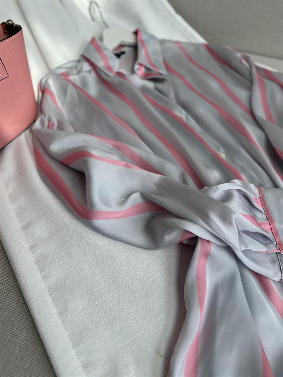 ZR Model Gri Çizgili Saten Gömlek