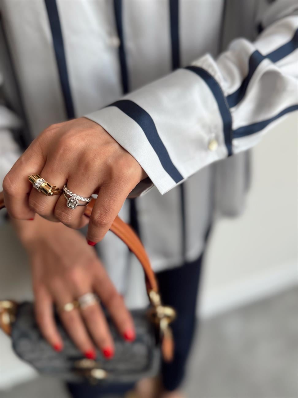 ZR Model Lacivert Çizgili Saten Gömlek 