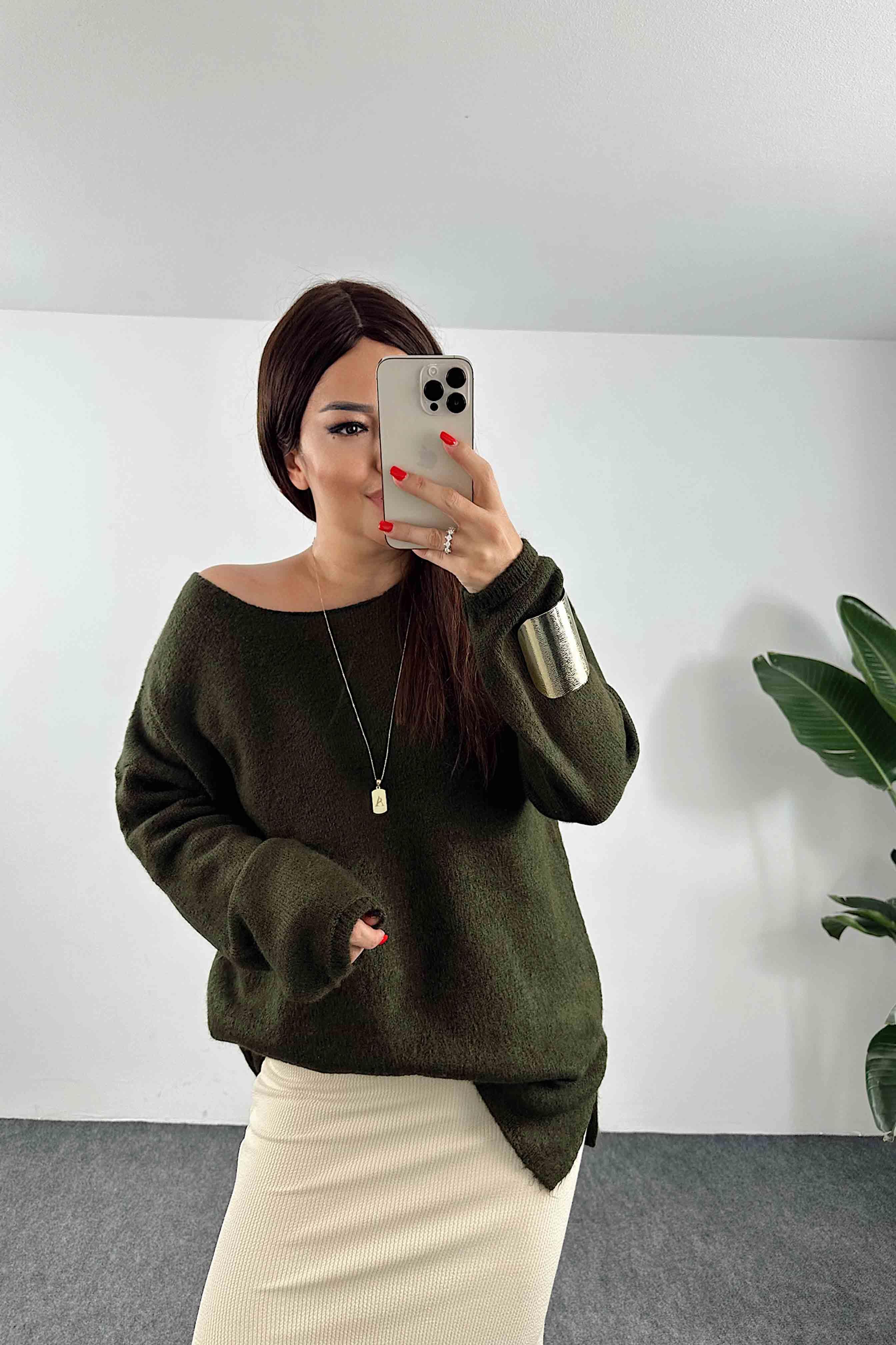 Akrilik Örme Yırtmaç Detay Oversize Kazak Koyu Yeşil