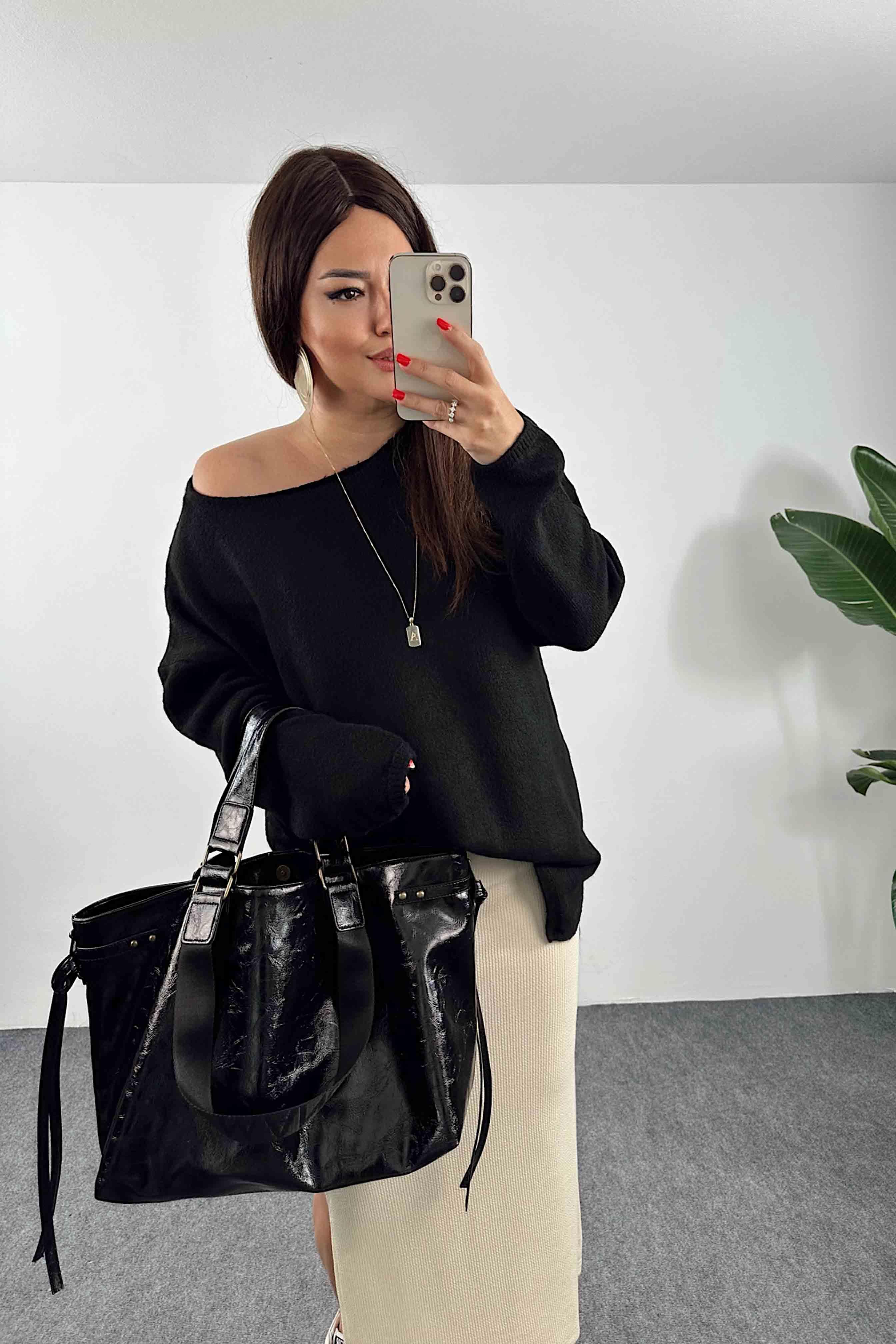 Akrilik Örme Yırtmaç Detay Oversize Kazak Siyah