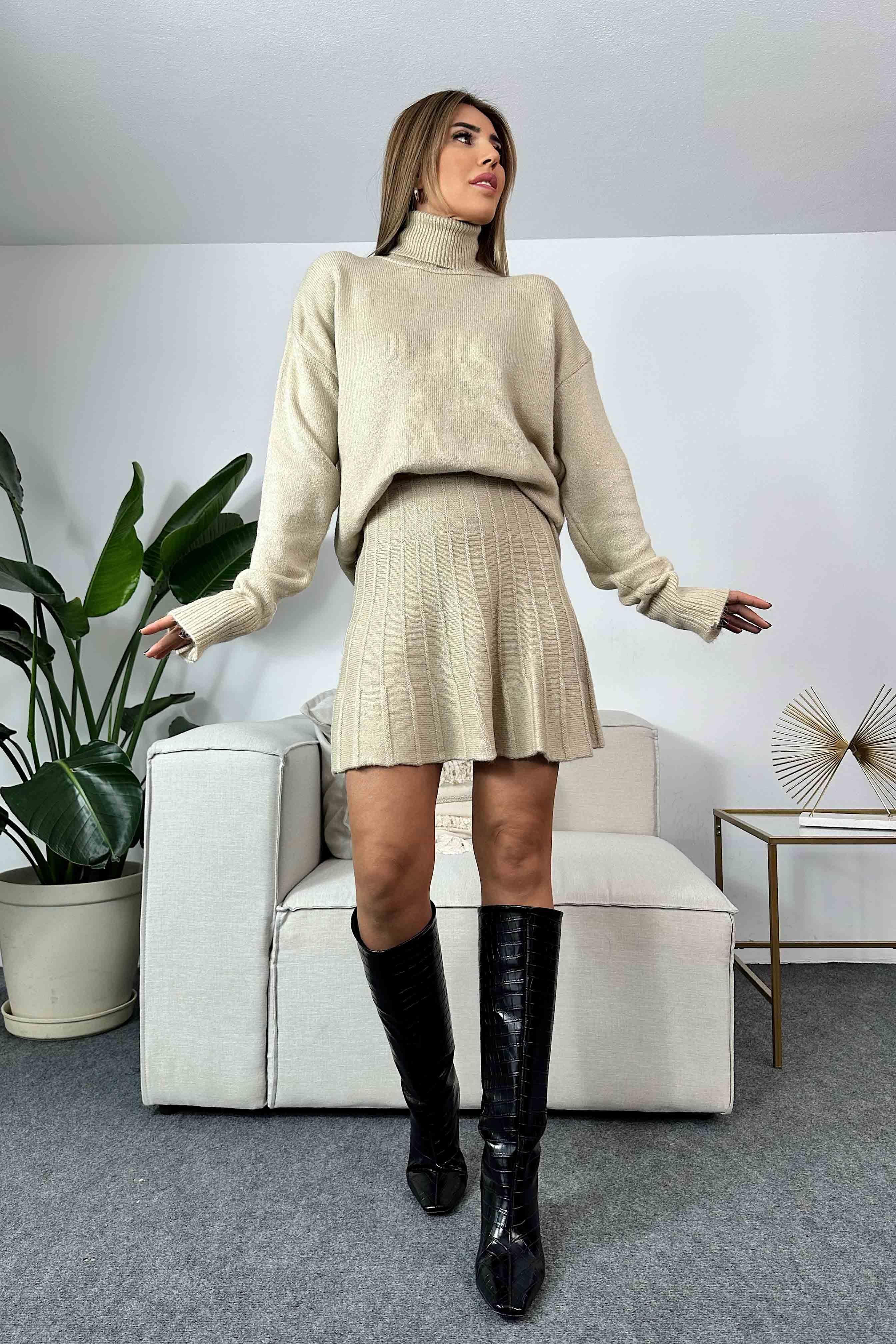 Balıkçı Yaka Etekli Takım Taş