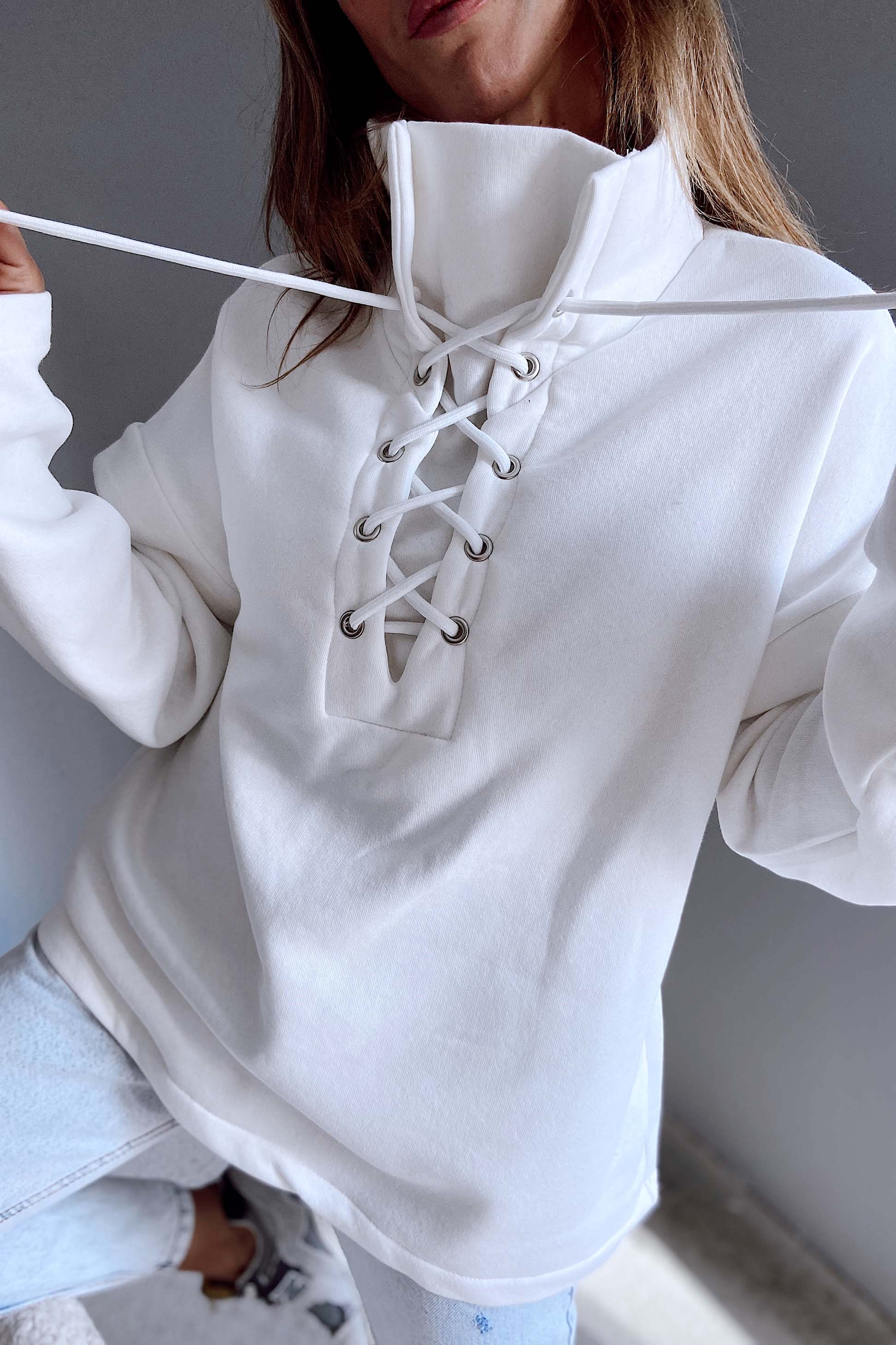 Balıkçı Yaka İpli Tasarım Kadın Sweatshirt Beyaz