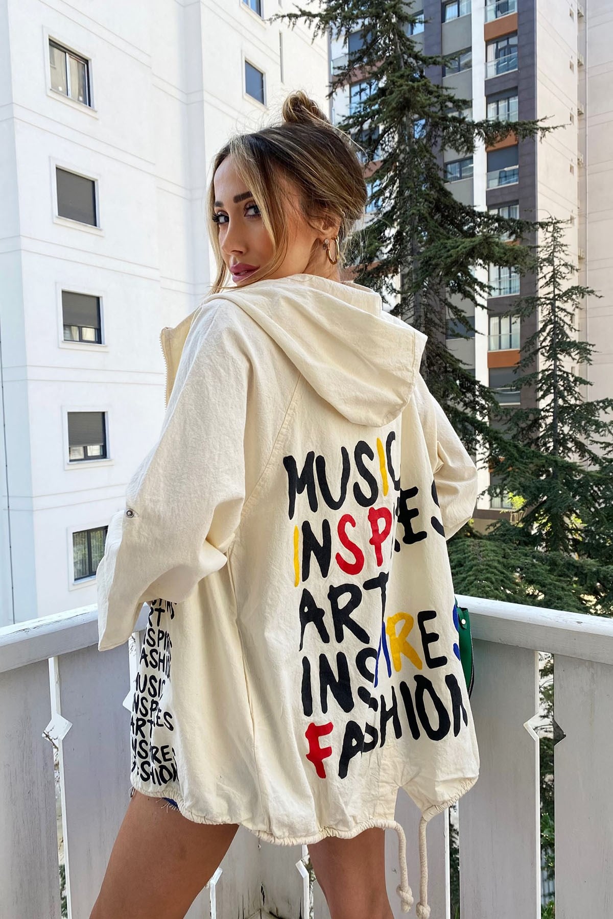 Bej Naturel Kumaş Music Art Yazı Figürlü Oversize Ceket · 6