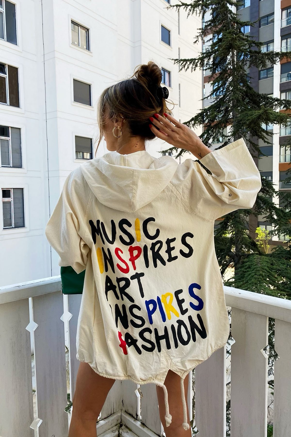 Bej Naturel Kumaş Music Art Yazı Figürlü Oversize Ceket · 10