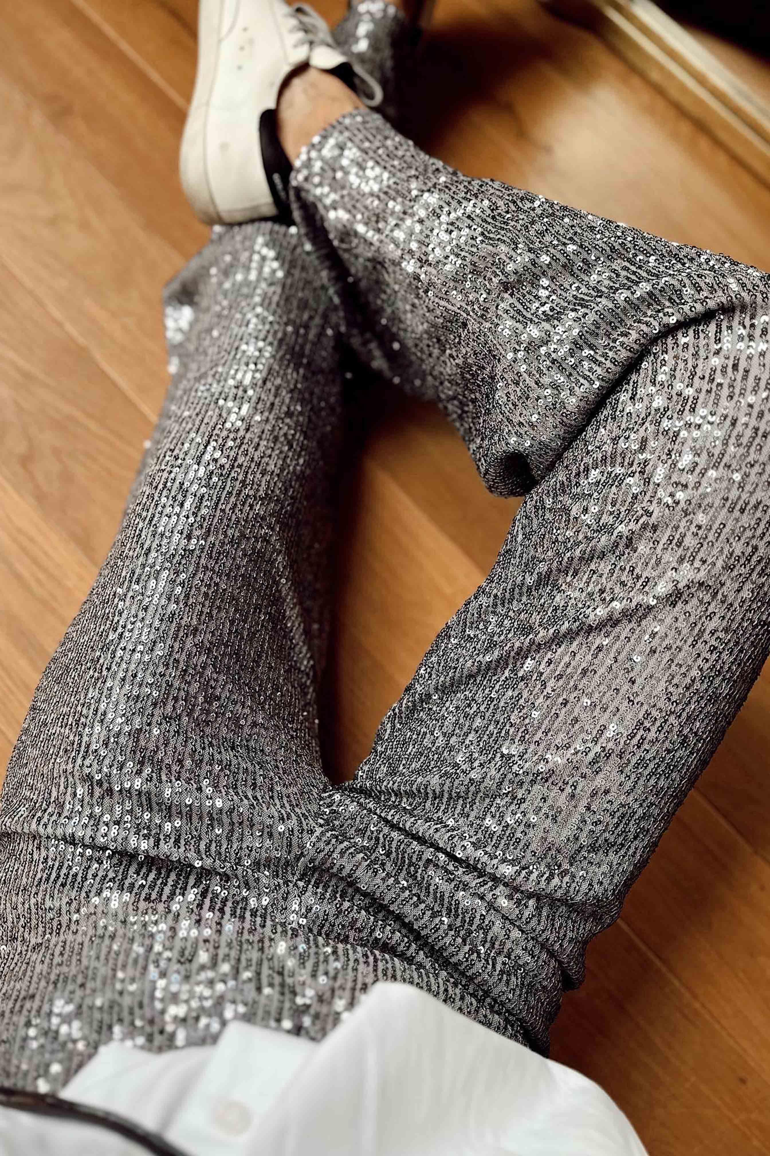 Beli Lastikli ve Pul Payetli Tasarım Bol Pantolon Gümüş · 7