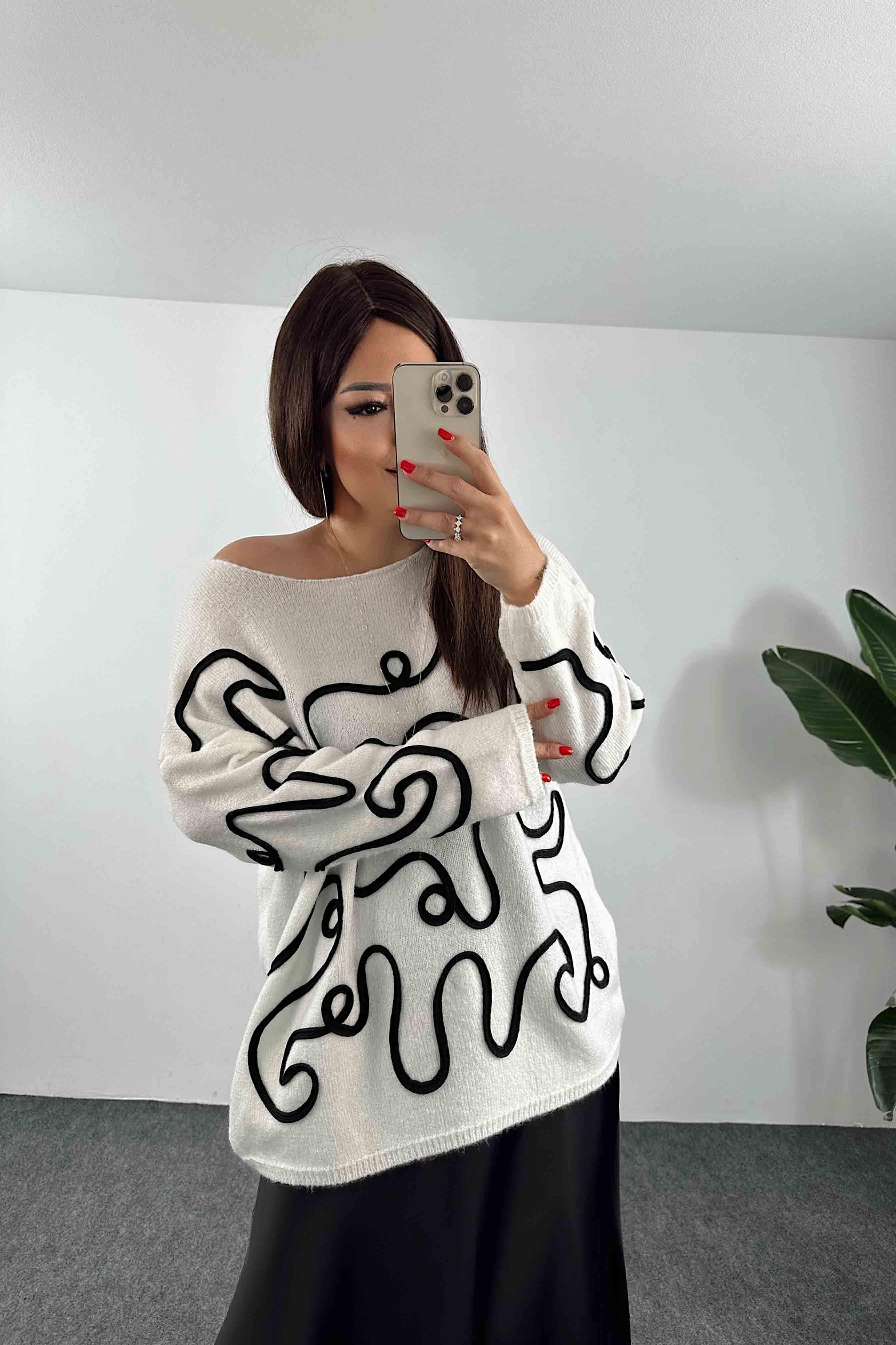 Bisiklet Yaka Nakışlı Kadın Kazak Ekru