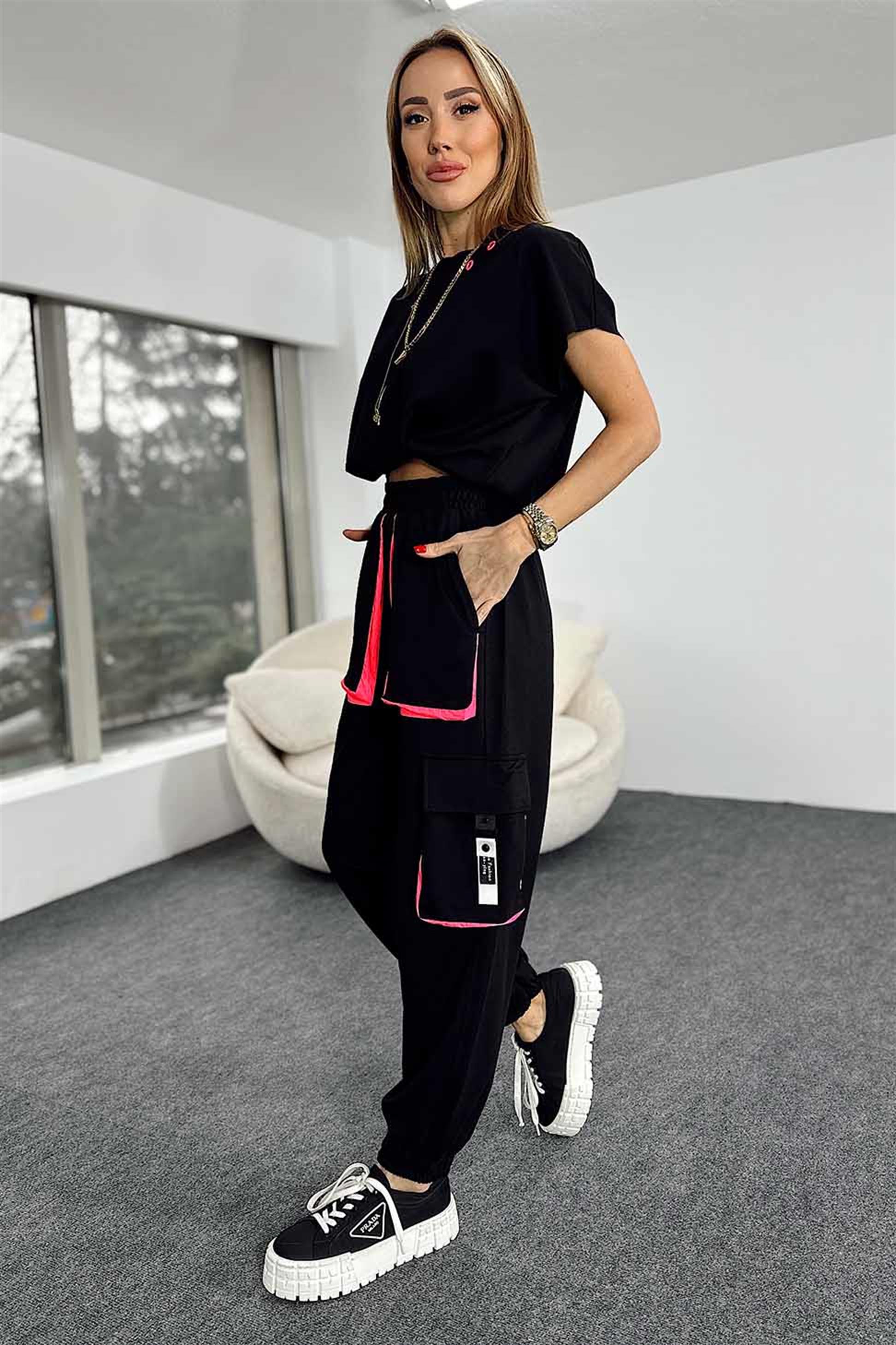 Fosfor Detaylı Kargo Cepli Crop İkili Eşofman Takım Siyah