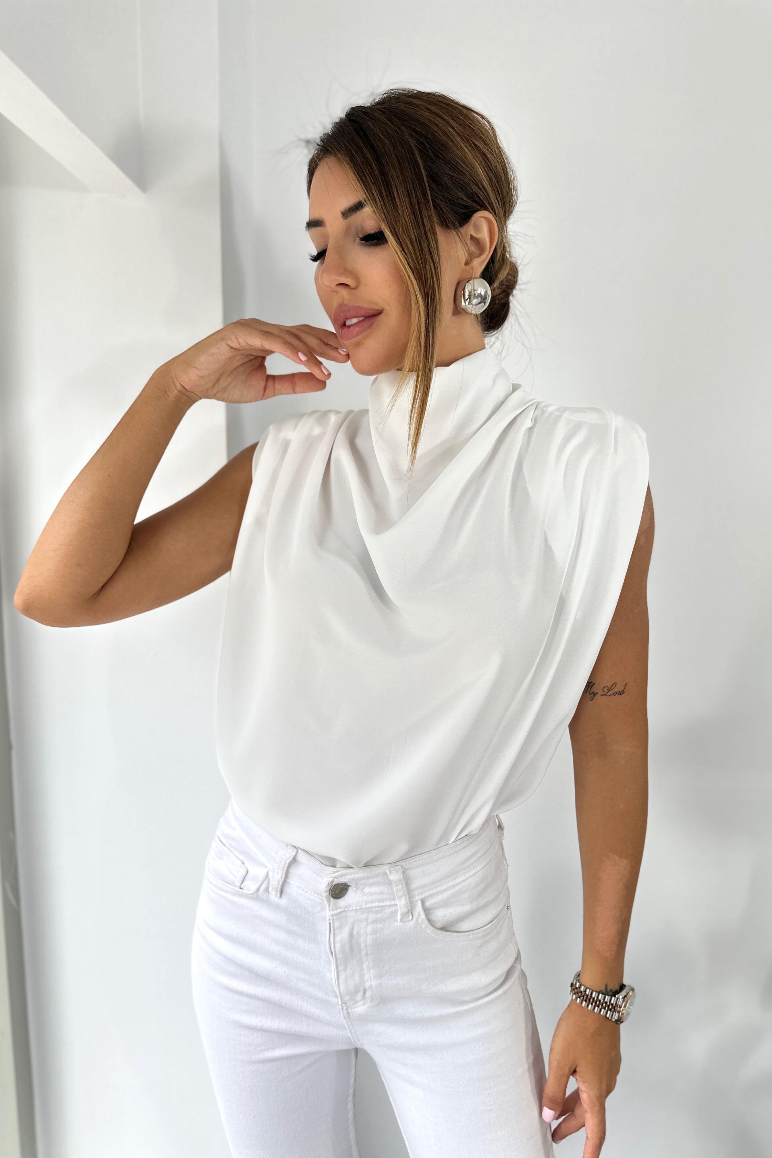 İnce Pamuklu Krep Kumaş Vatkalı Bluz Beyaz