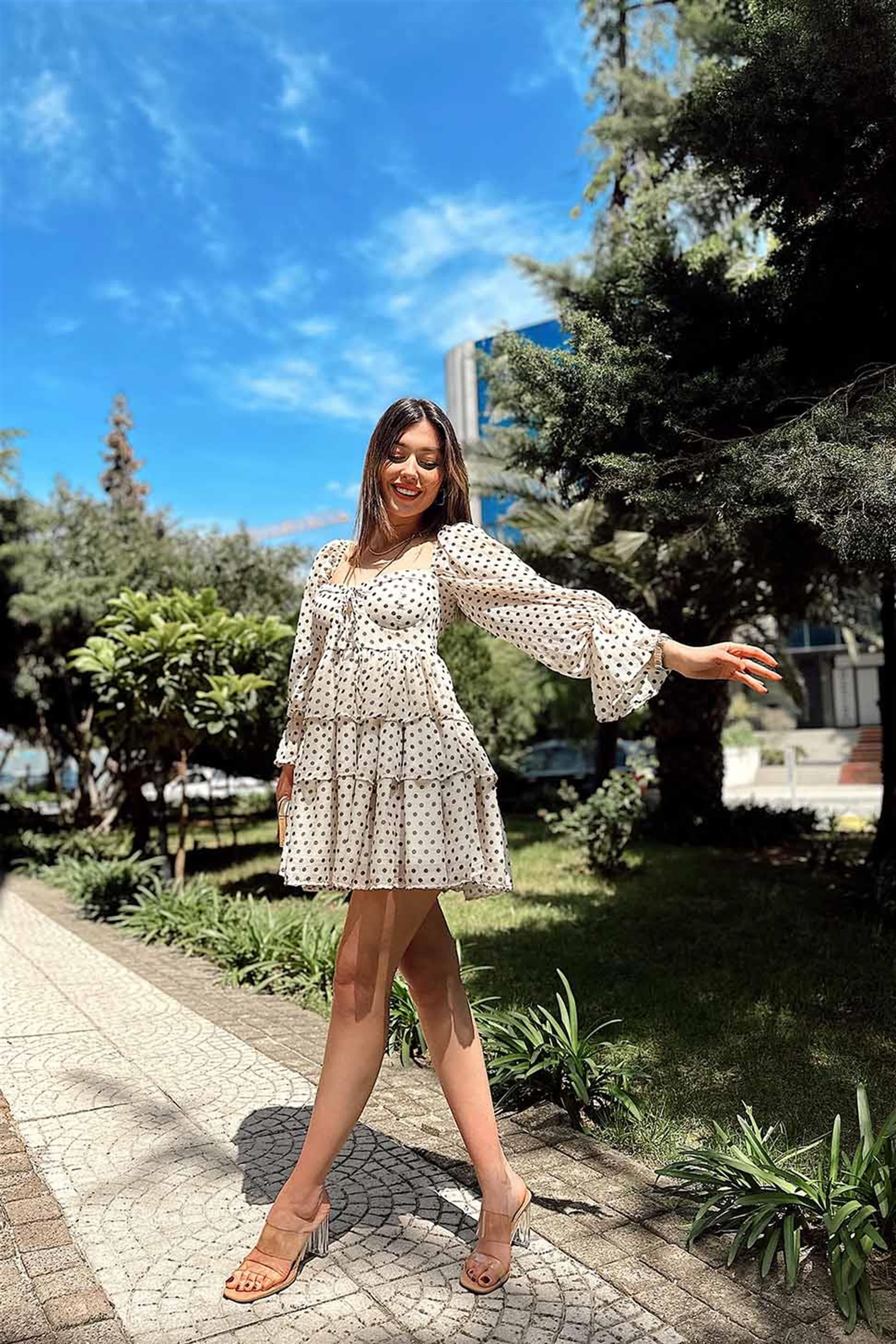 Kalp Yaka Puantiyeli Kat Kat Şifon Elbise Krem