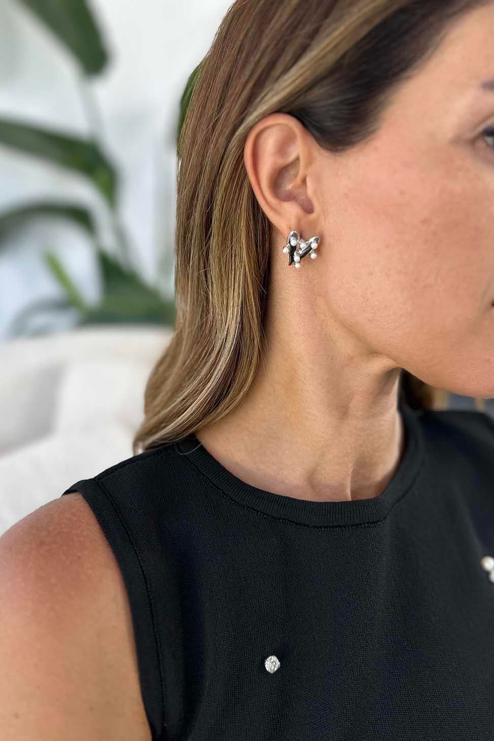 Kalpli İnci Detay Küpe Silver