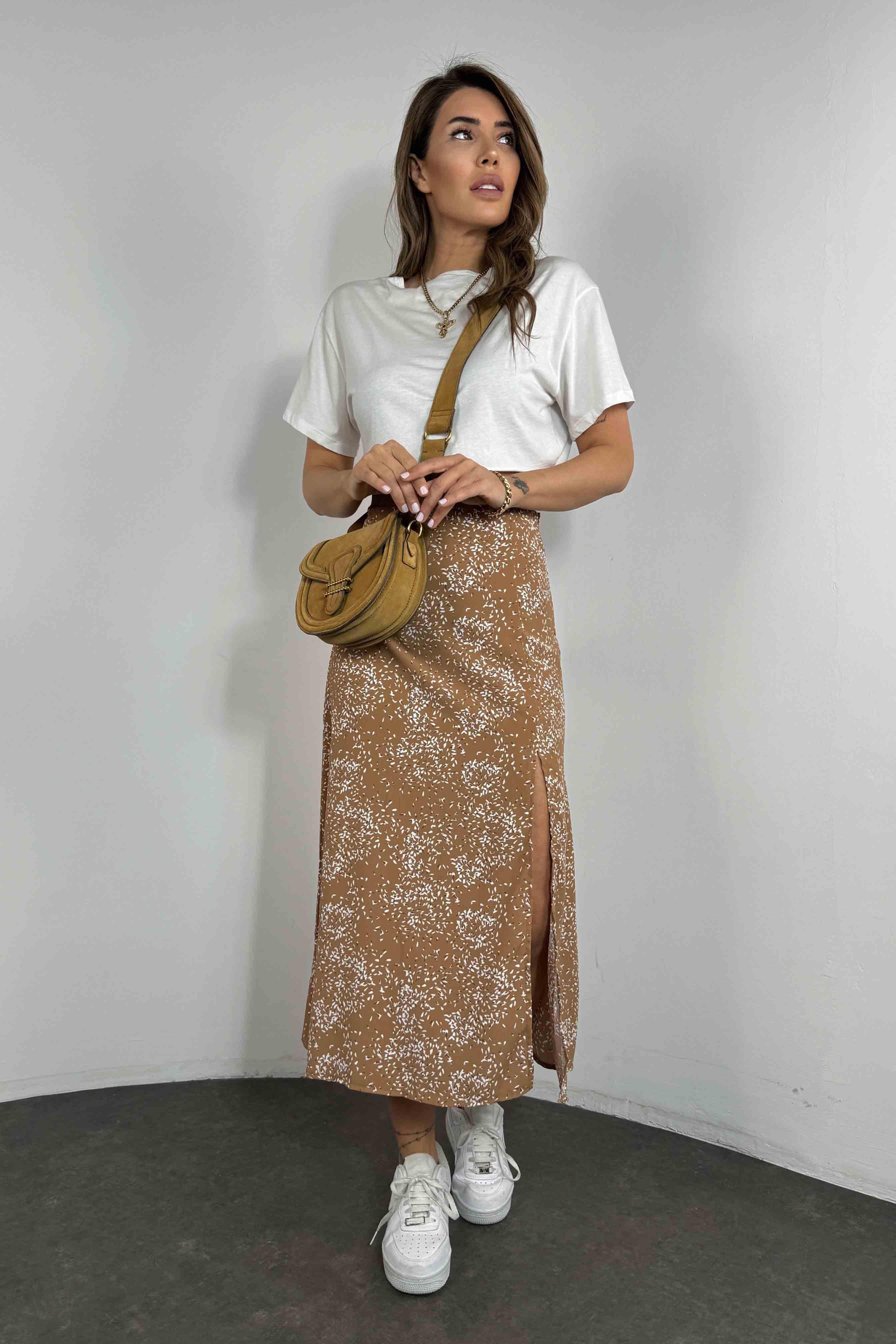 Krep Kumaş Desenli Tasarım Yırtmaçlı Etek Sütlü Kahve