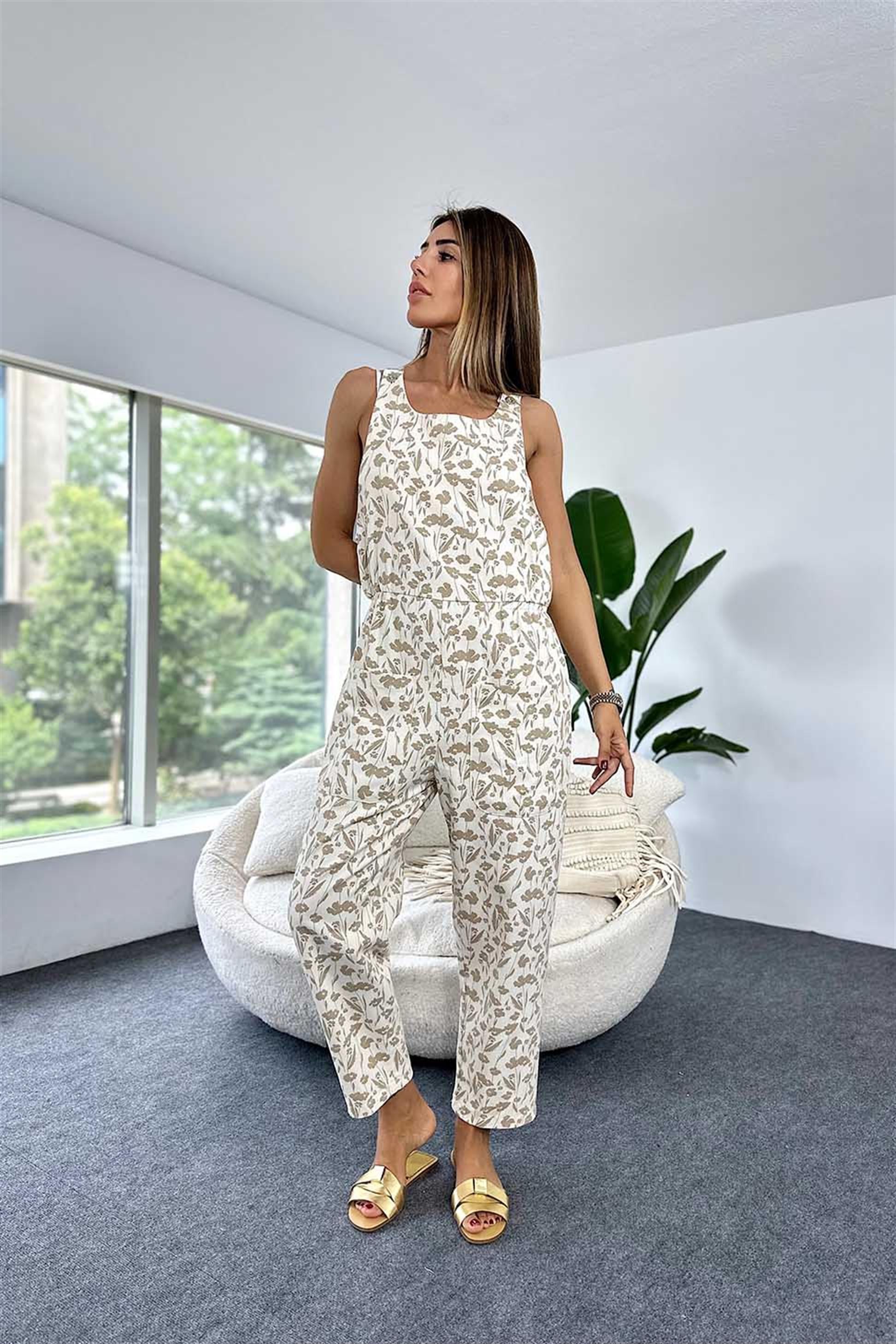 Lüx Kalite Çiçek Desenli Ön Cep Detaylı Tulum Bej