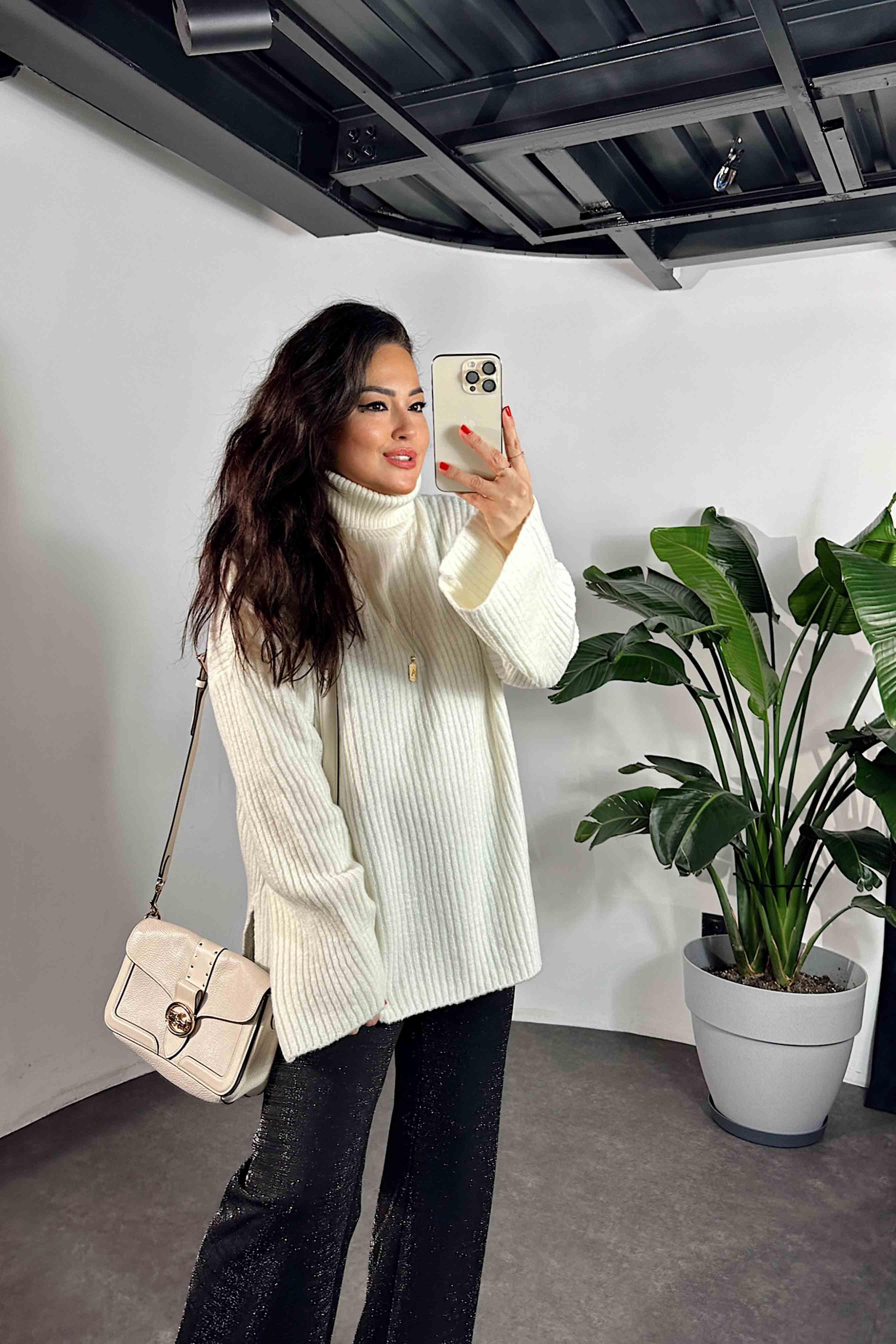 Marka Model Balıkçı Yaka Yumoş Kazak Ekru