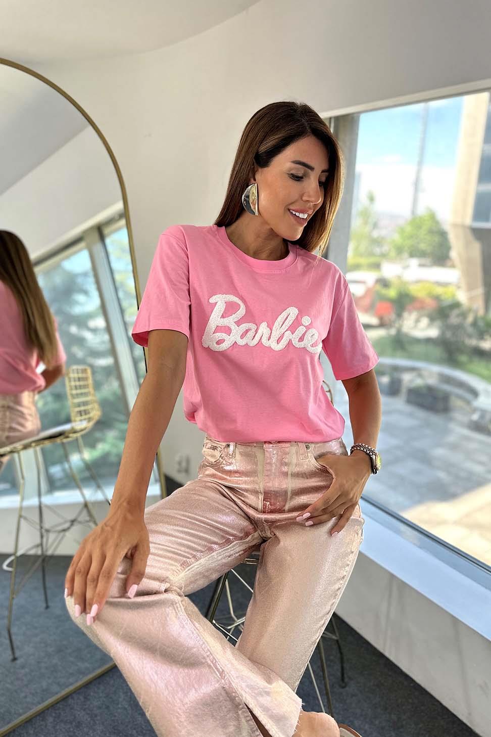 Marka Model Barbie Yazılı Kadın Tişört Pembe