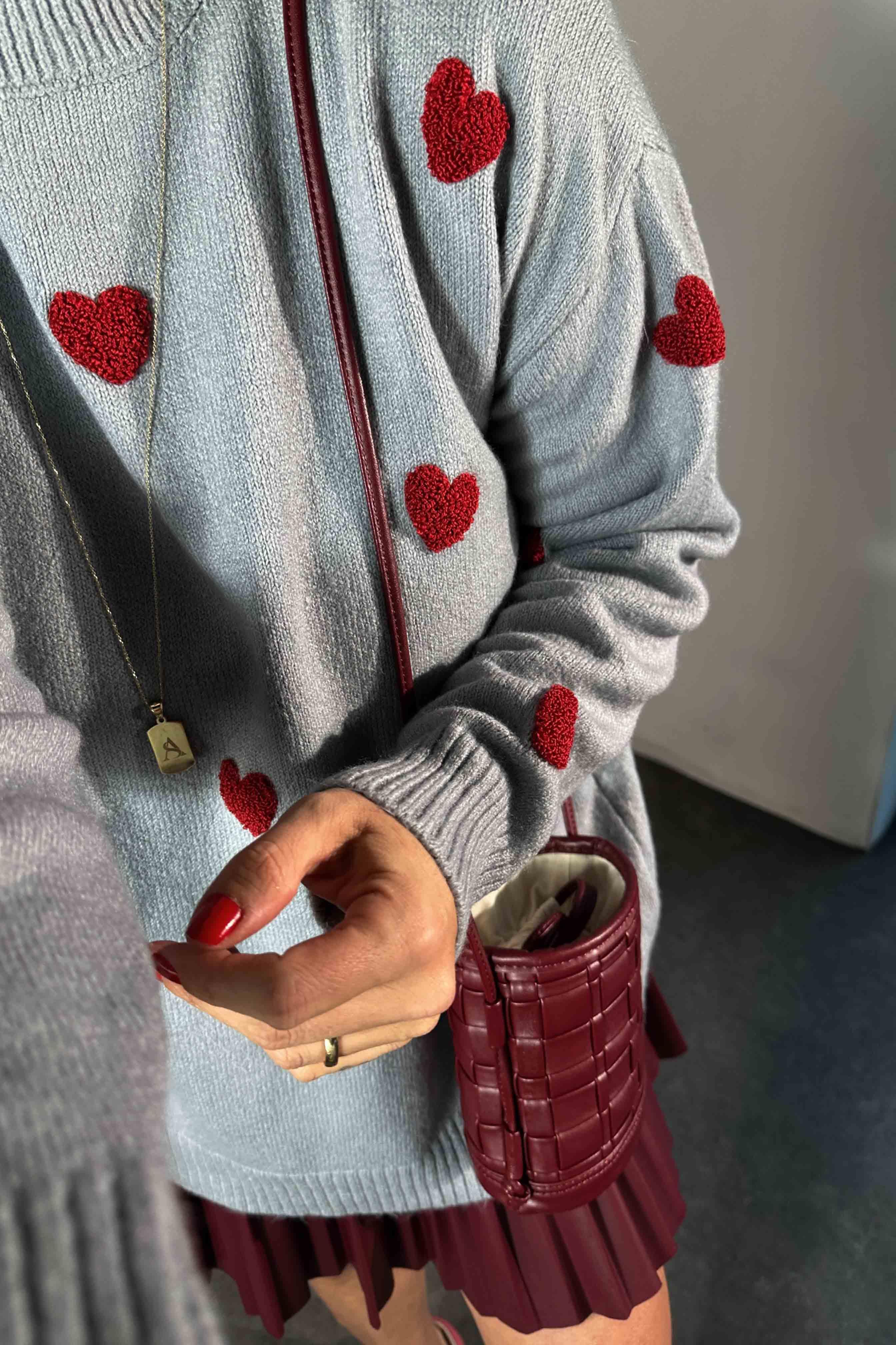 Marka Model Kalp Nakışlı Yumoş Triko Kazak Gri