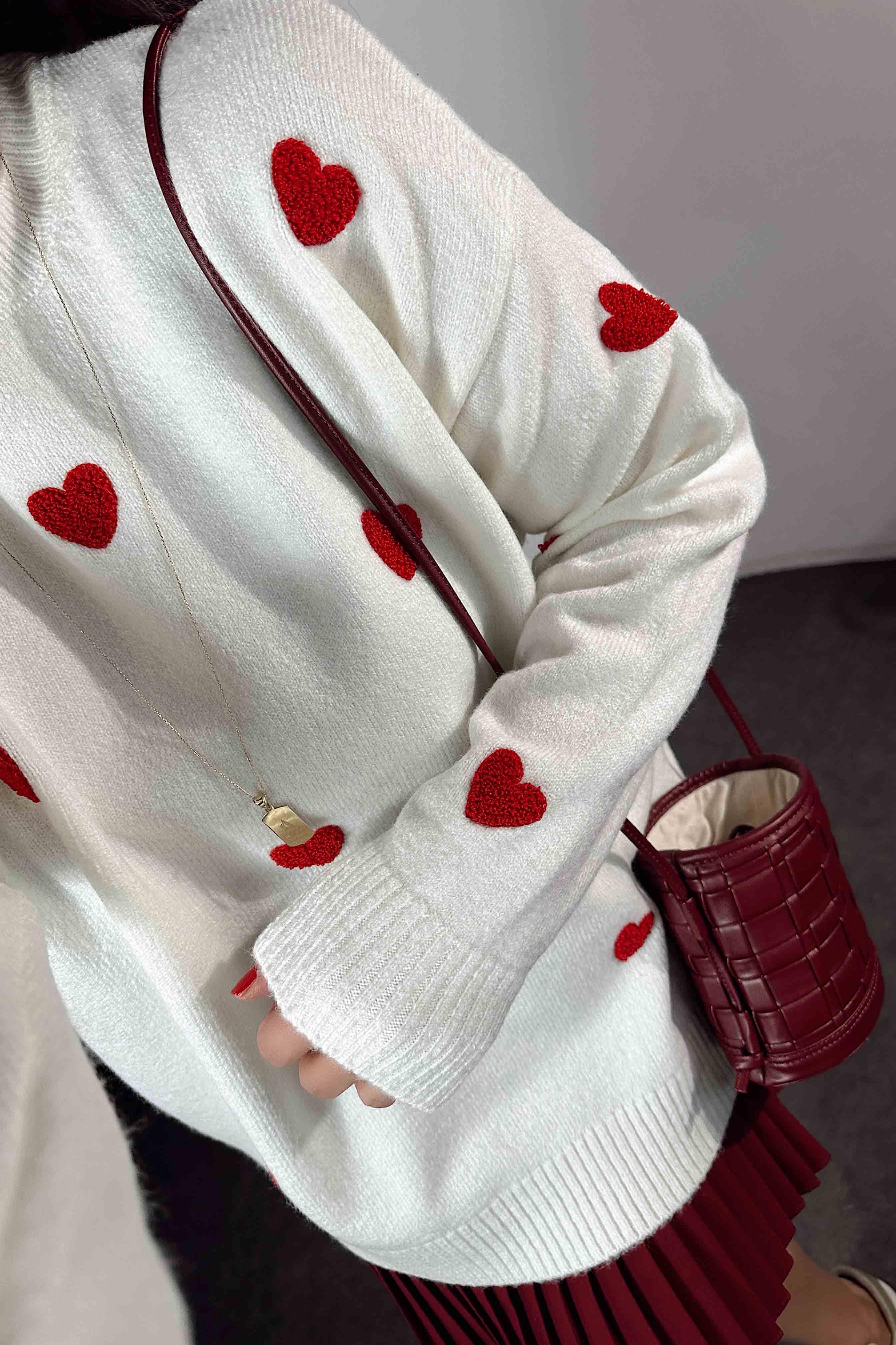 Marka Model Kalp Nakışlı Yumoş Triko Kazak Ekru