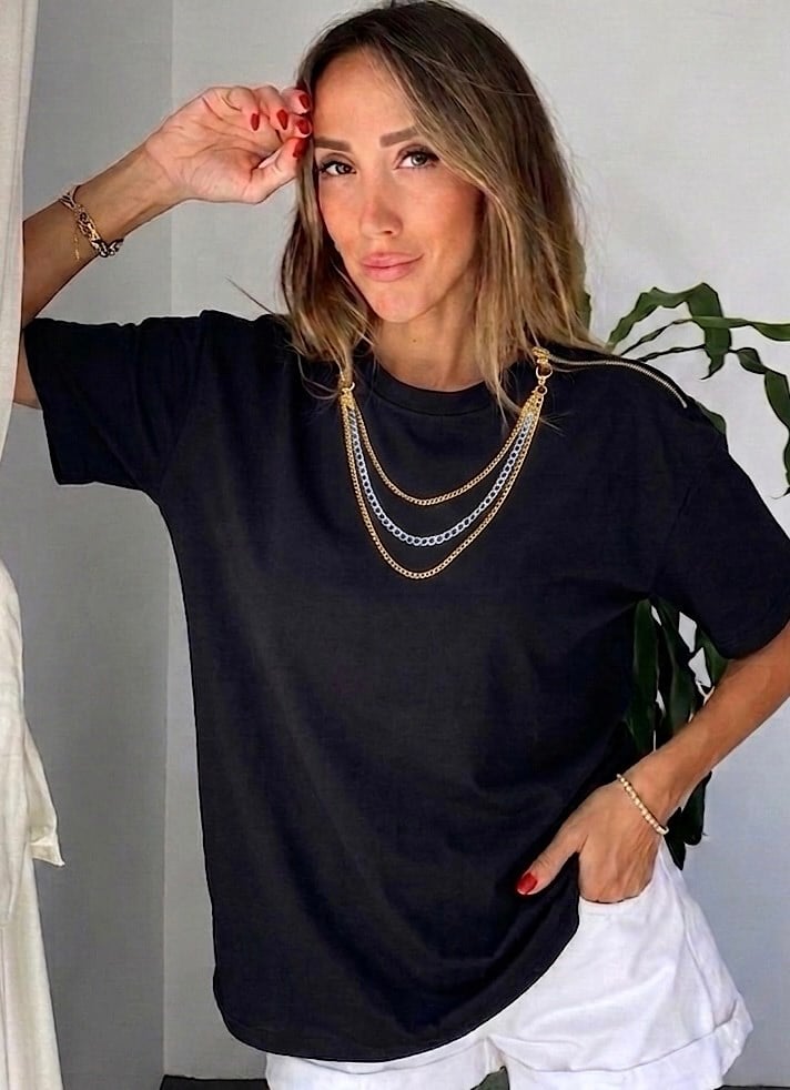 Marka Model Kolye Detaylı Fermuarlı Tshirt Siyah
