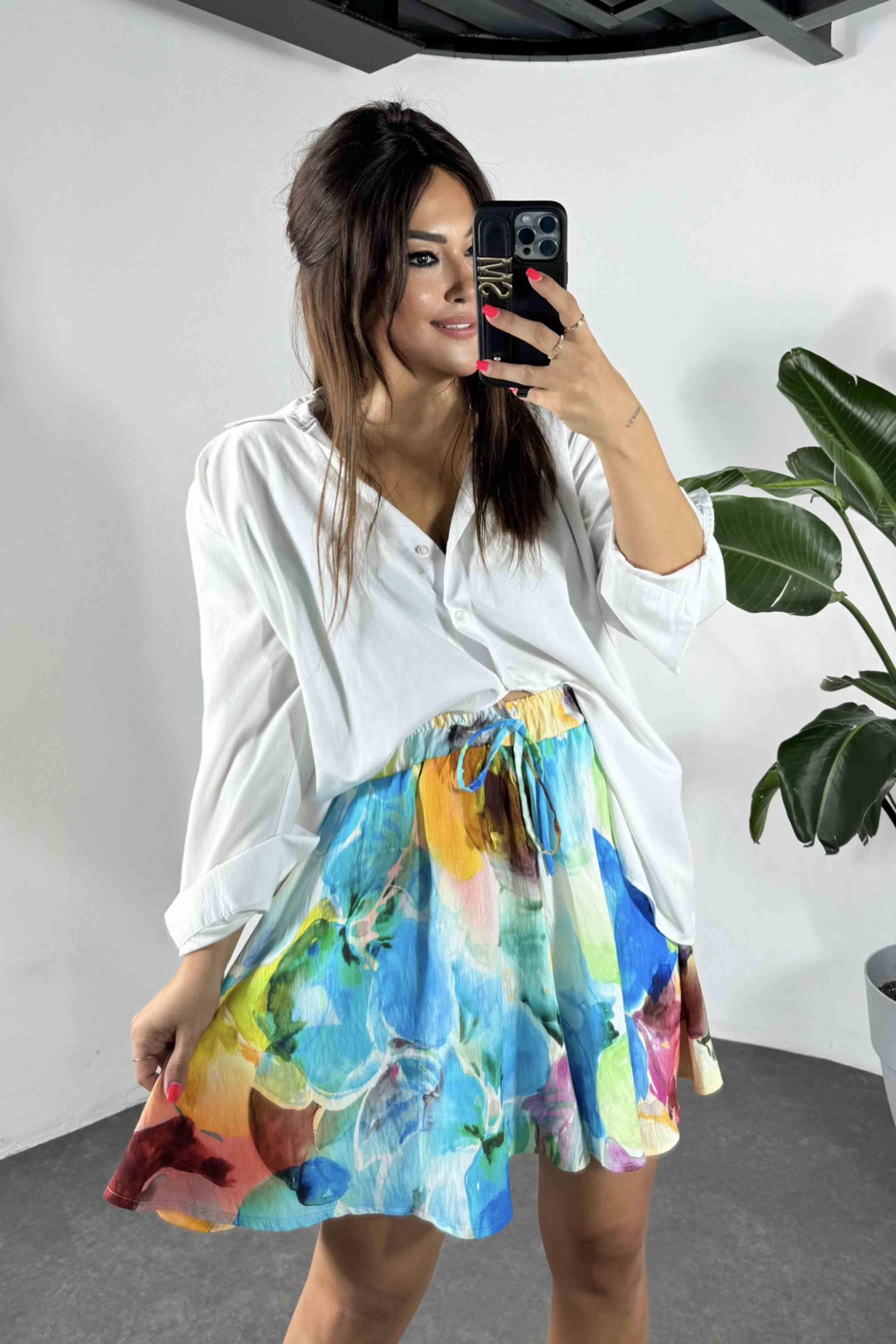 Marka Model Renkli Çiçek Desenli Şort Turkuaz