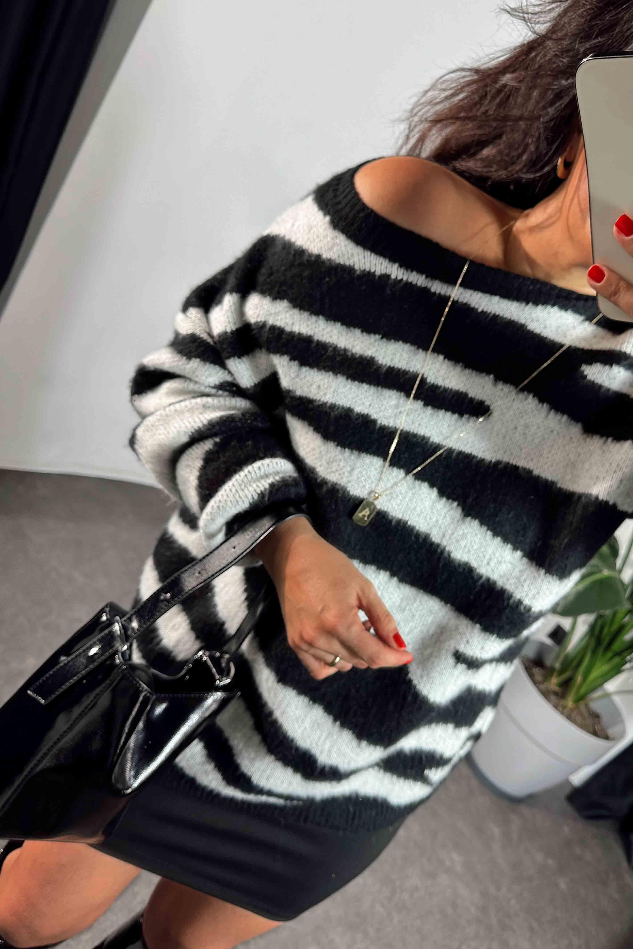 Marka Model Zebra Desen Bisiklet Yaka Yumoş Kazak Siyah