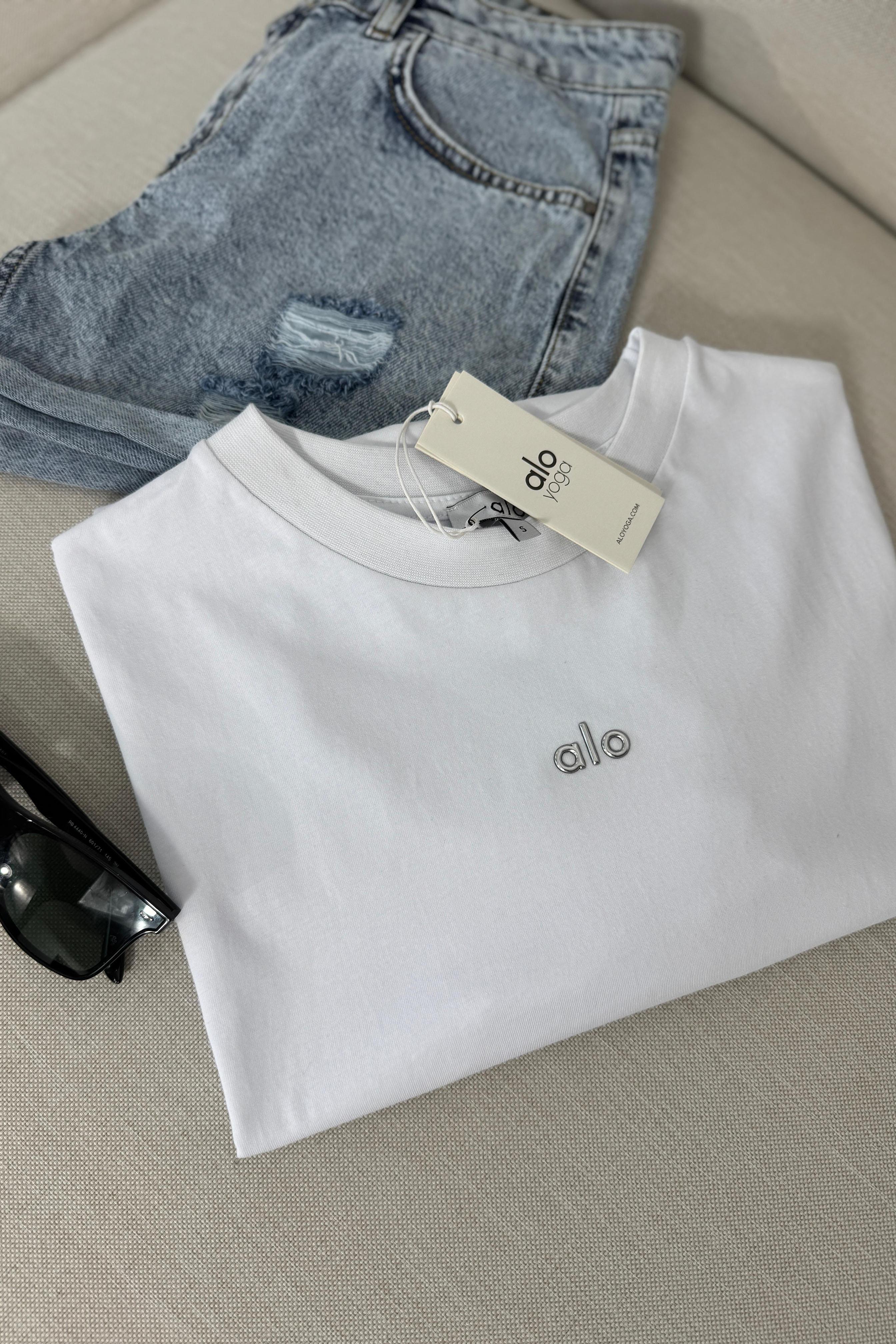 Marka Muadil Baskılı Basic Bluz Beyaz