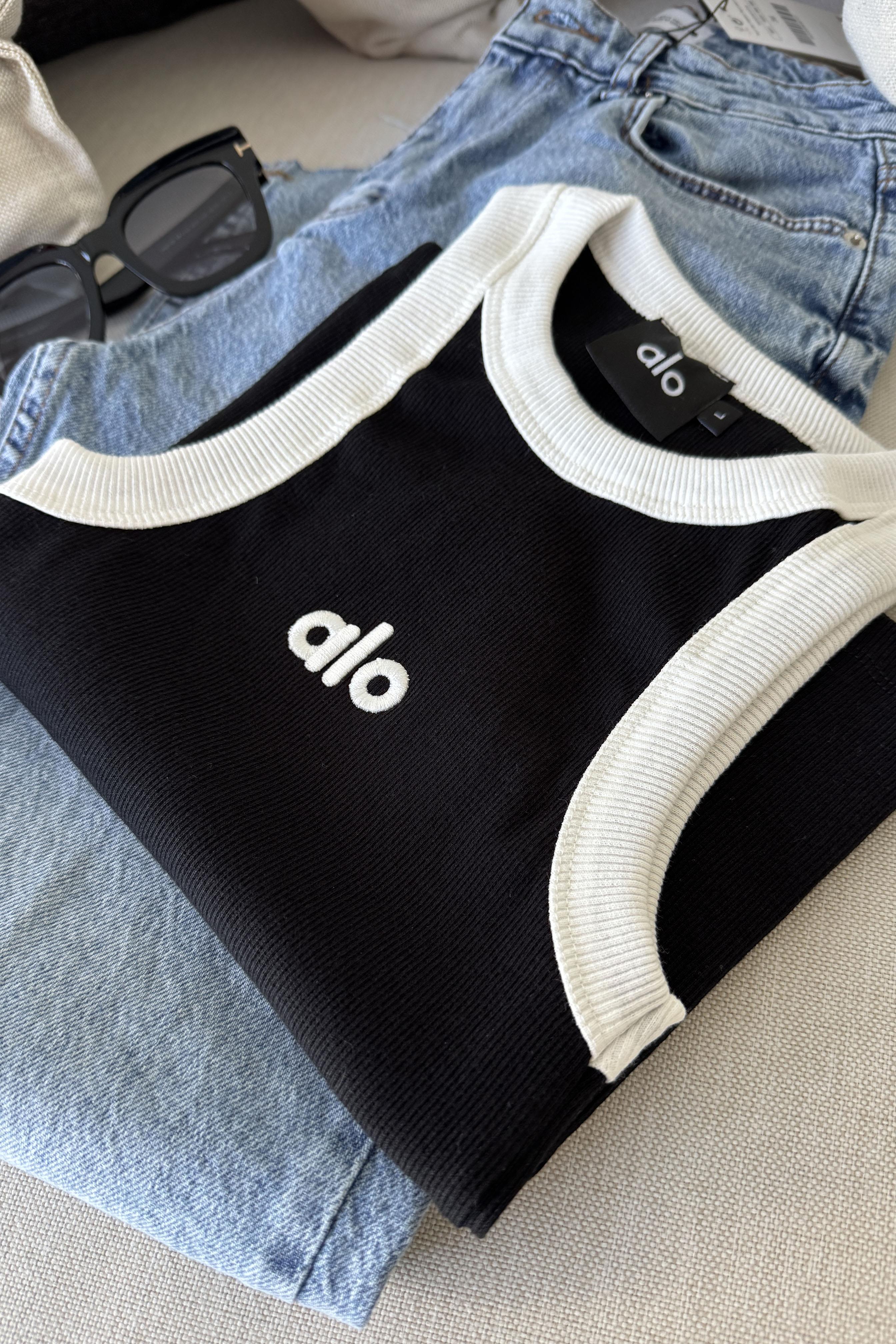 Marka Muadil Biye Detaylı Halter Yaka Bluz Siyah