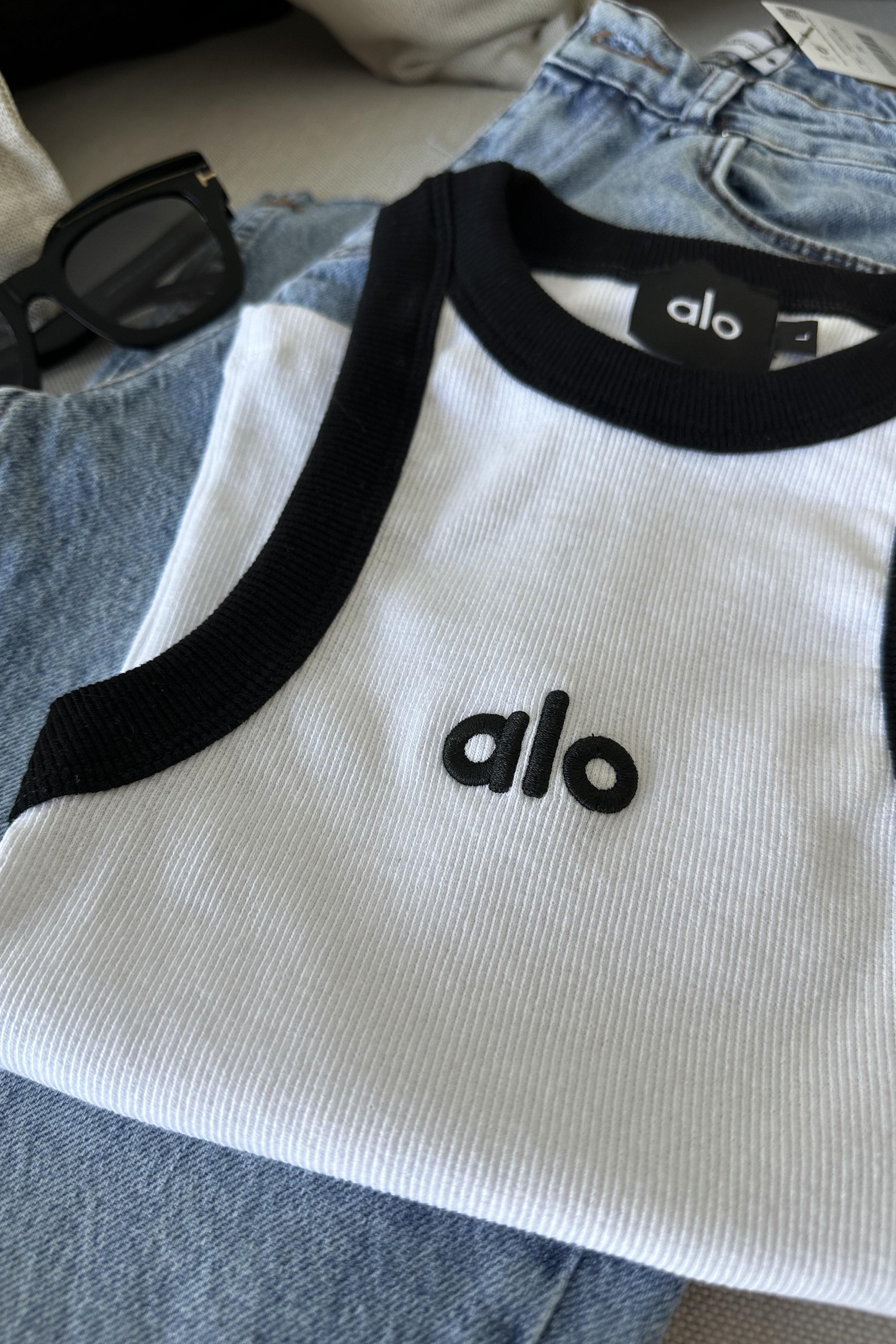 Marka Muadil Biye Detaylı Halter Yaka Bluz Beyaz