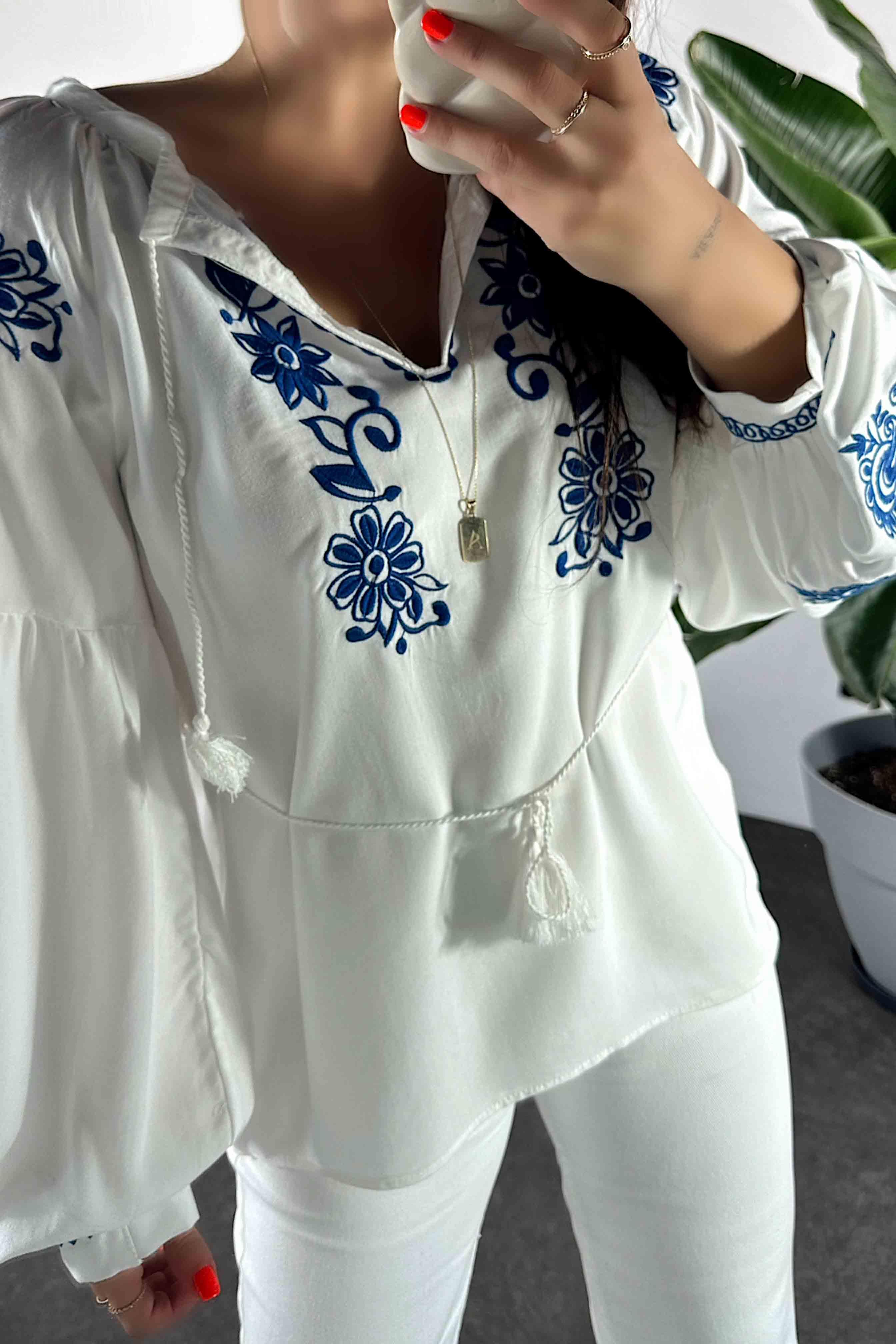 Nakış İşlemeli Balon Kol Kadın Bluz Beyaz