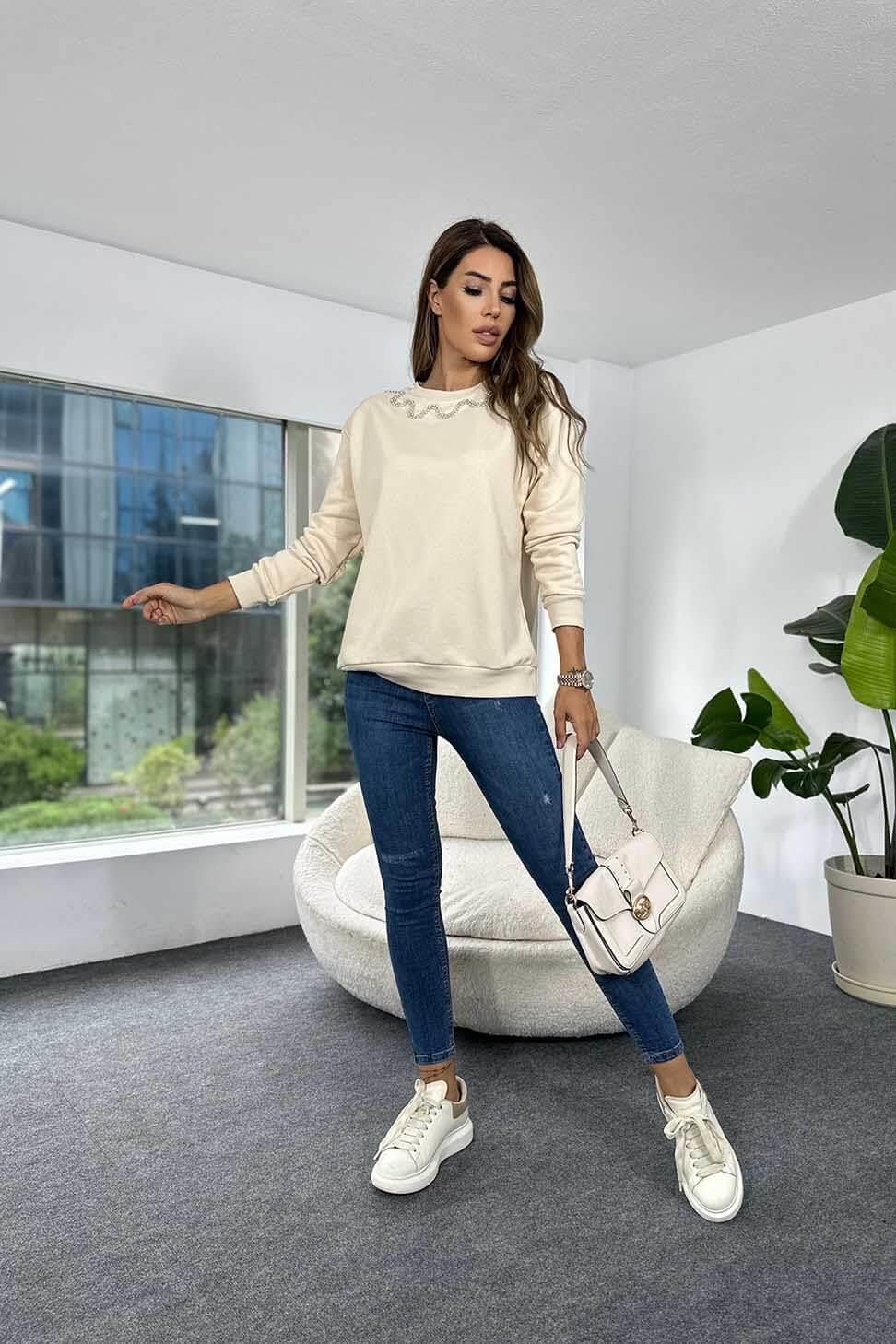 Naturel Pamuk Kumaş Yakası Taş Detaylı Kadın Sweatshirt Bej