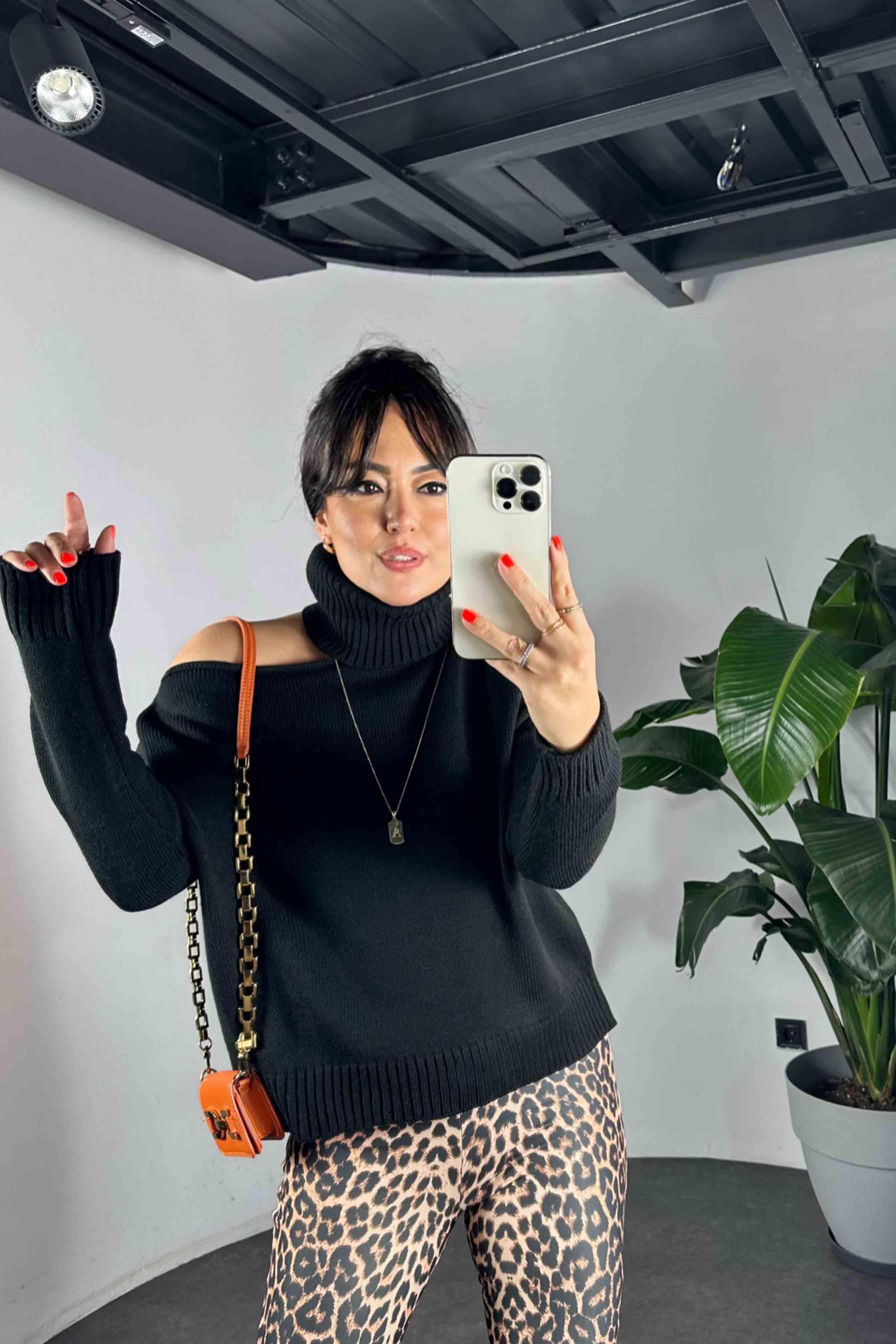 Omuz Dekolteli Boğazlı Triko Kadın Kazak Siyah