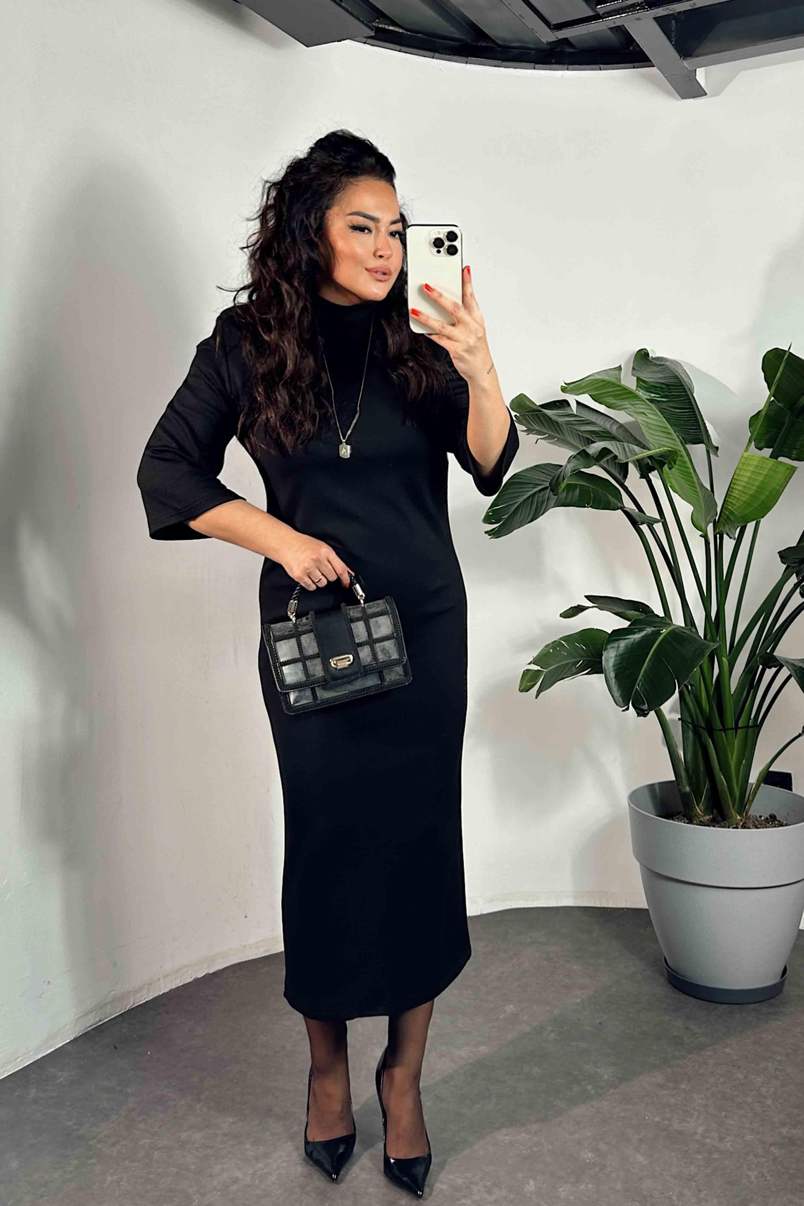 Omuz Vatkalı Arkadan Yırtmaçlı Elbise Siyah