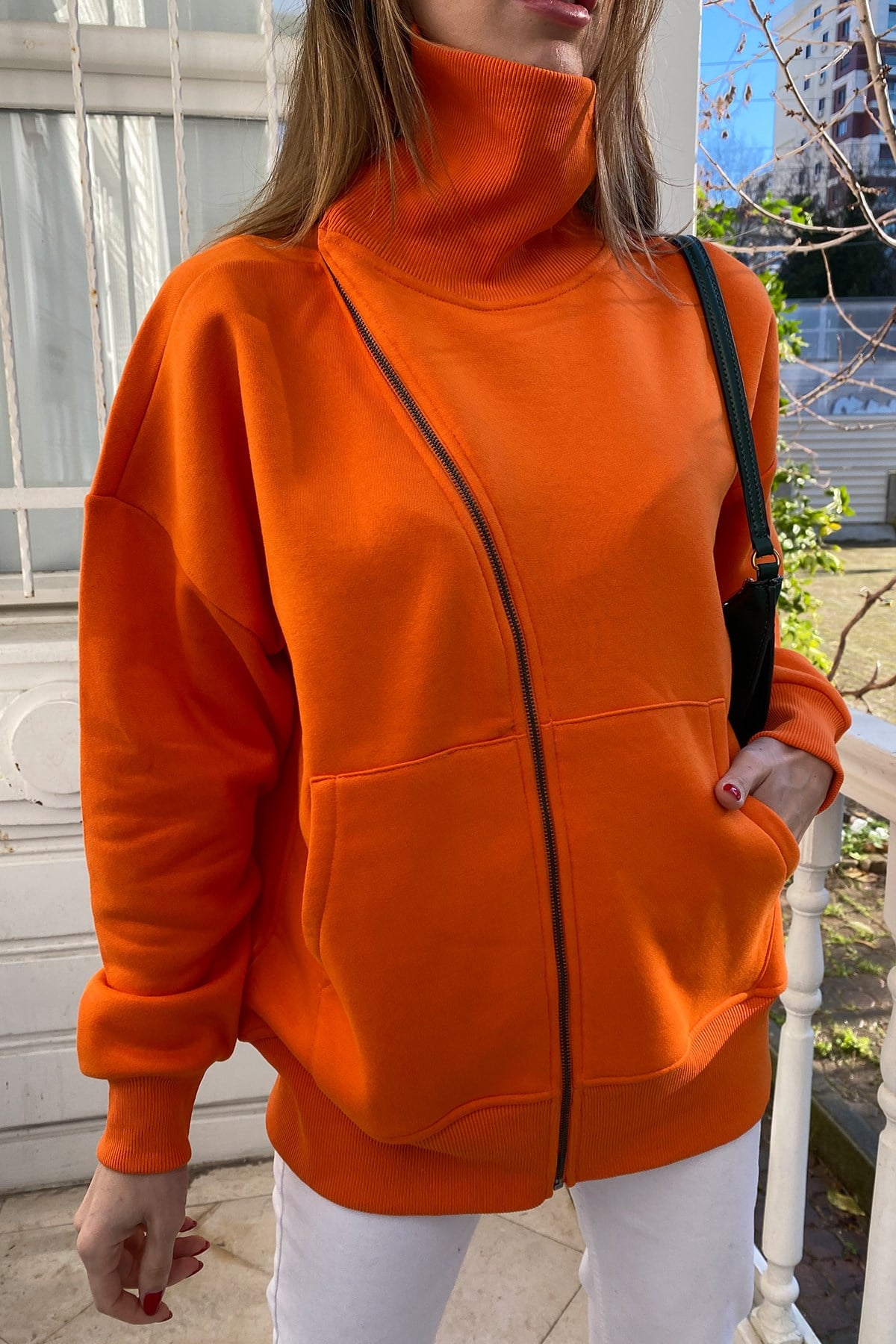 Orange Asimetrik Yaka Detaylı Fermuarlı Sweat