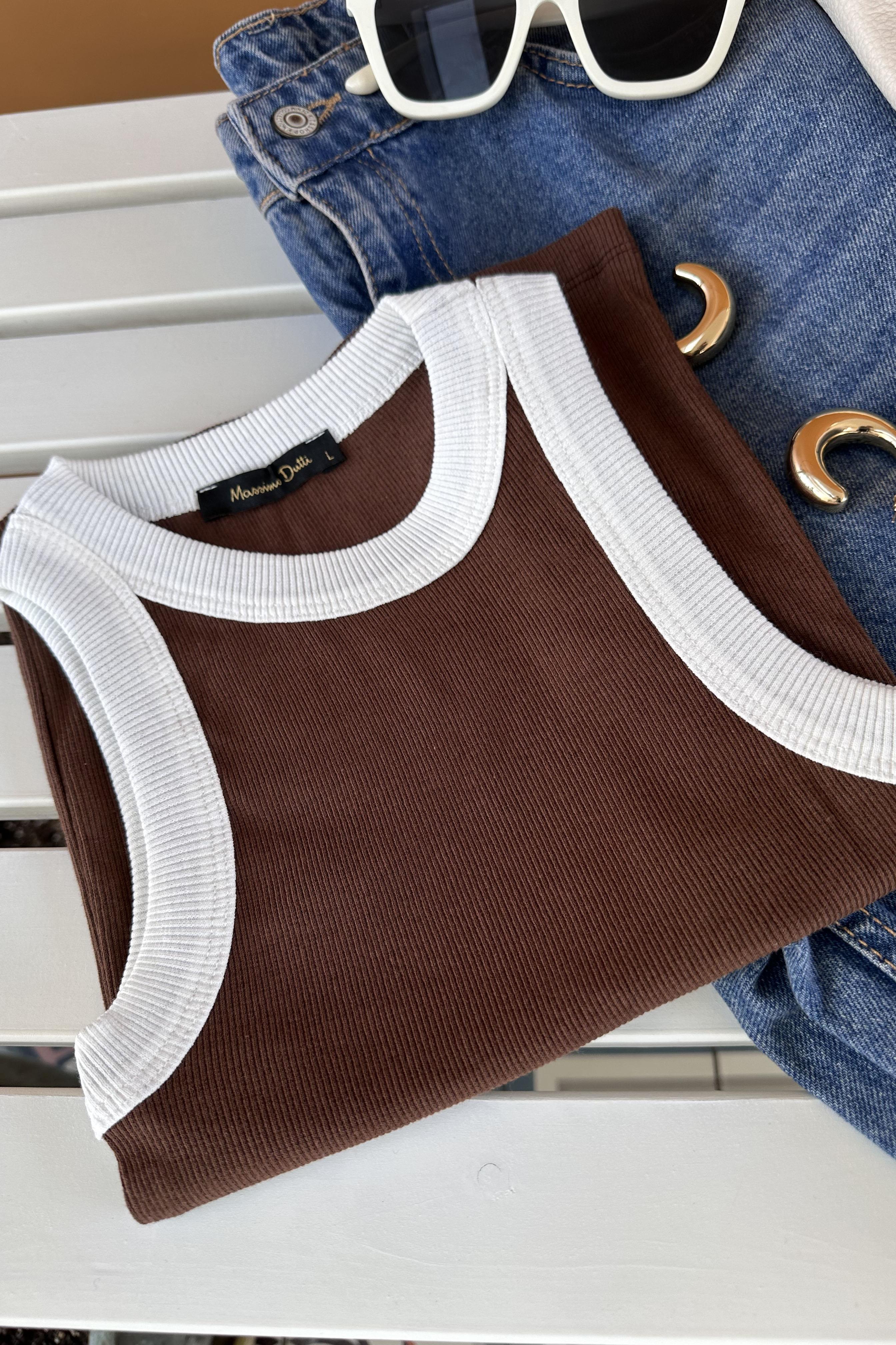 Orijinal Marka Beyaz Biyeli Halter Yaka Fitilli Atlet Acı Kahve