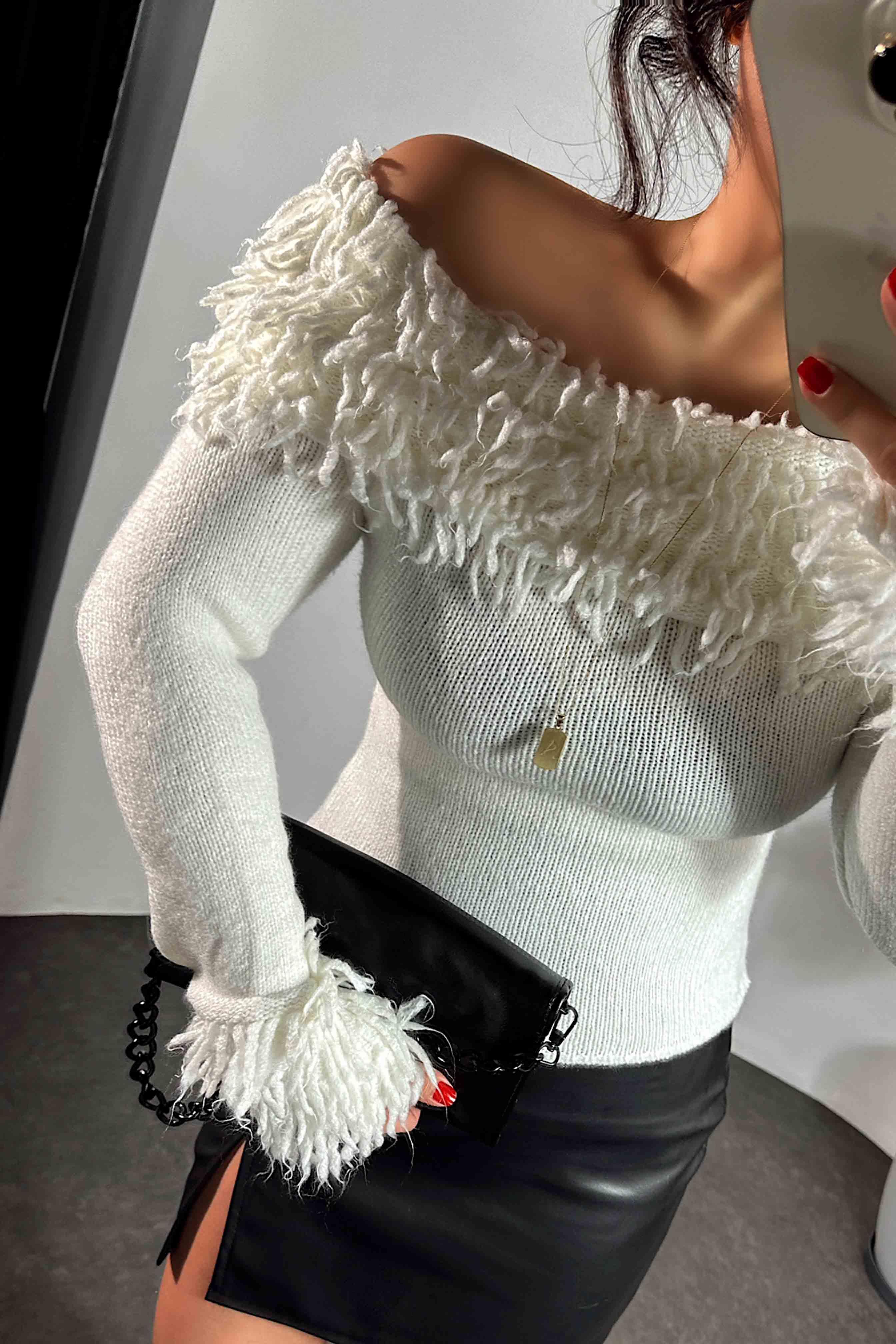 Orjinal Model Yaka Ve Kol Püskül Detay Madonna Yaka Kazak Ekru