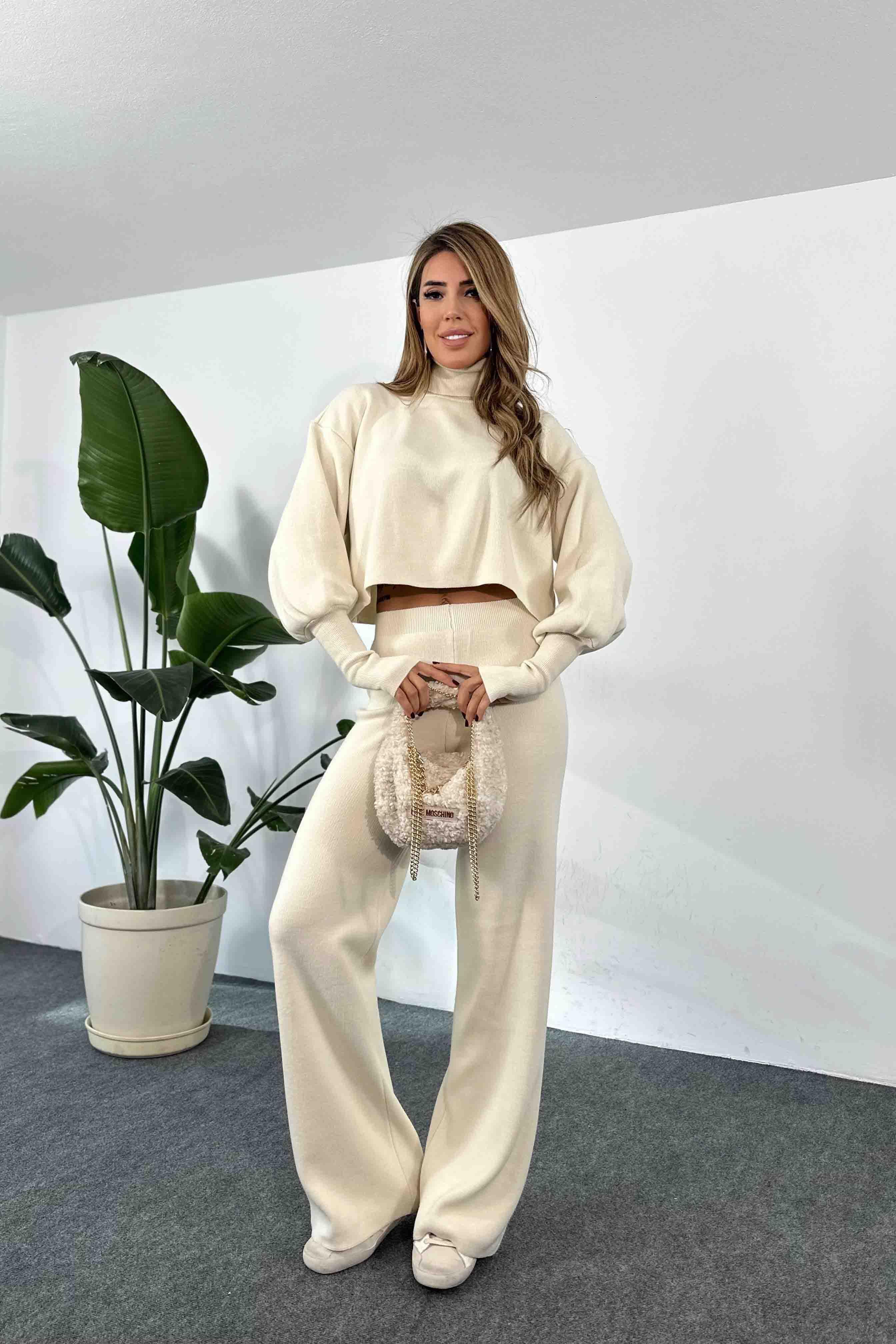 Parmak Geçişli Tasarım Triko Takım Ekru