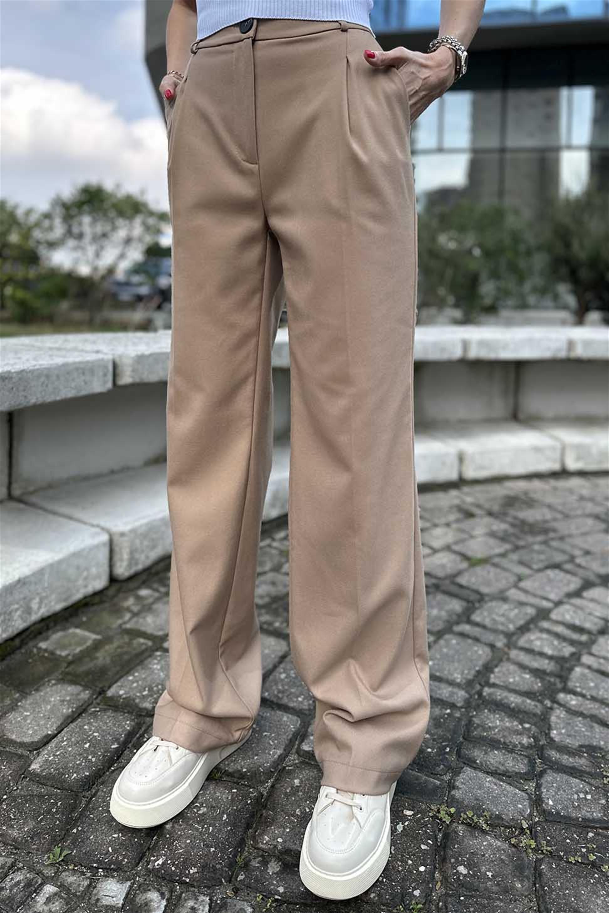 Pile Detaylı Bol Paça Kadın Kumaş Pantolon Camel