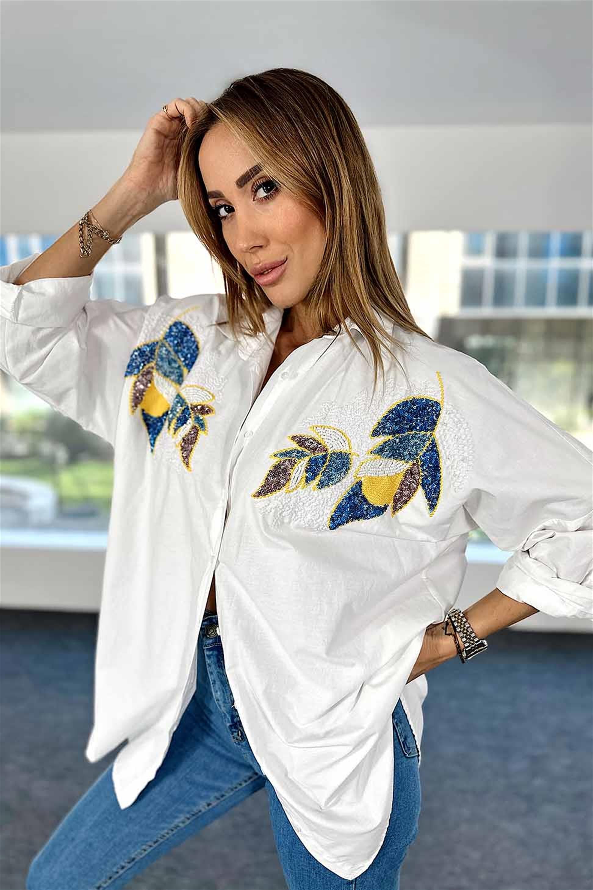 Poplin Kumaş Pul ve Boncuk Nakışlı Oversize Kadın Gömlek Beyaz