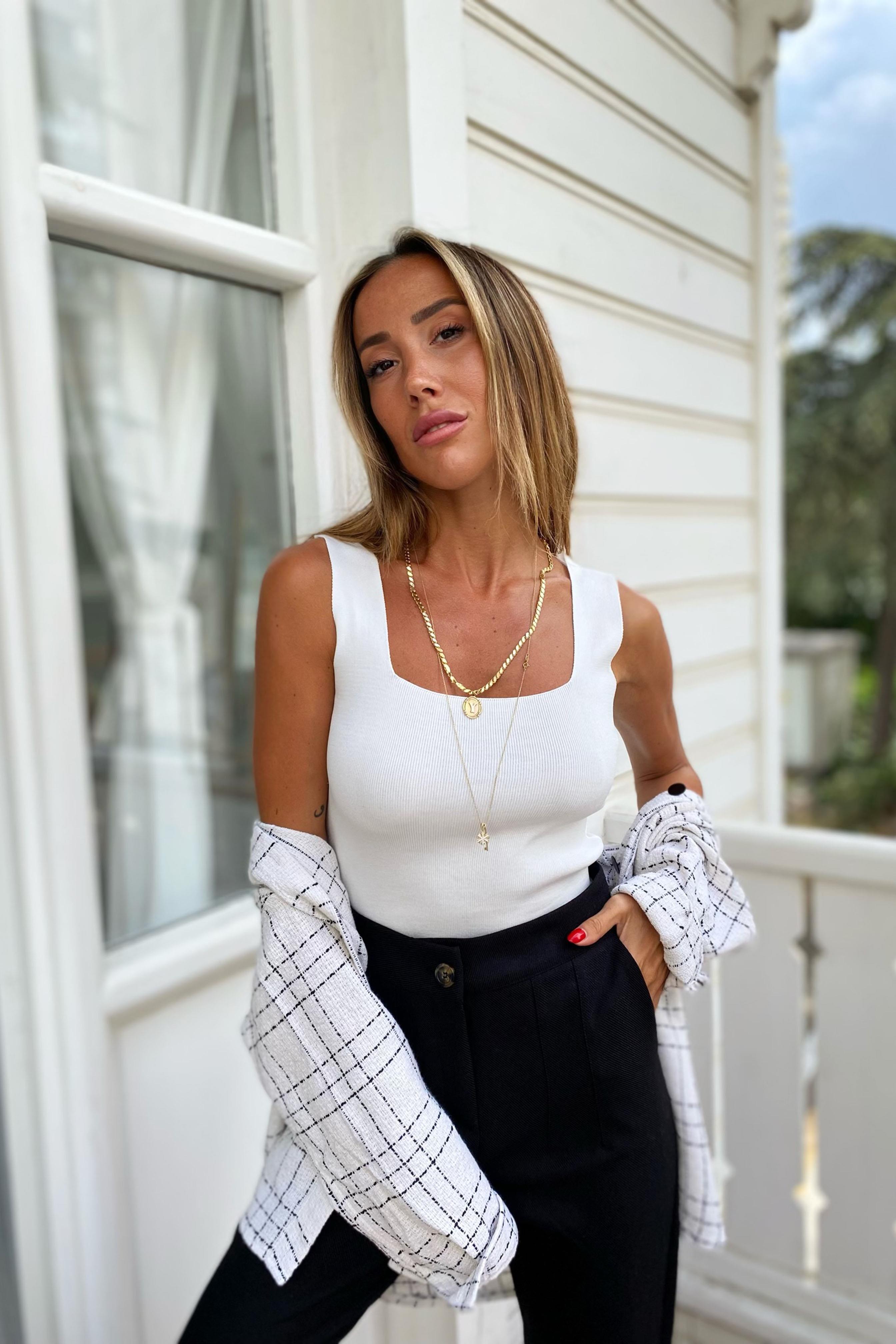 Premium Seri Kare Yaka Askılı Bluz Beyaz