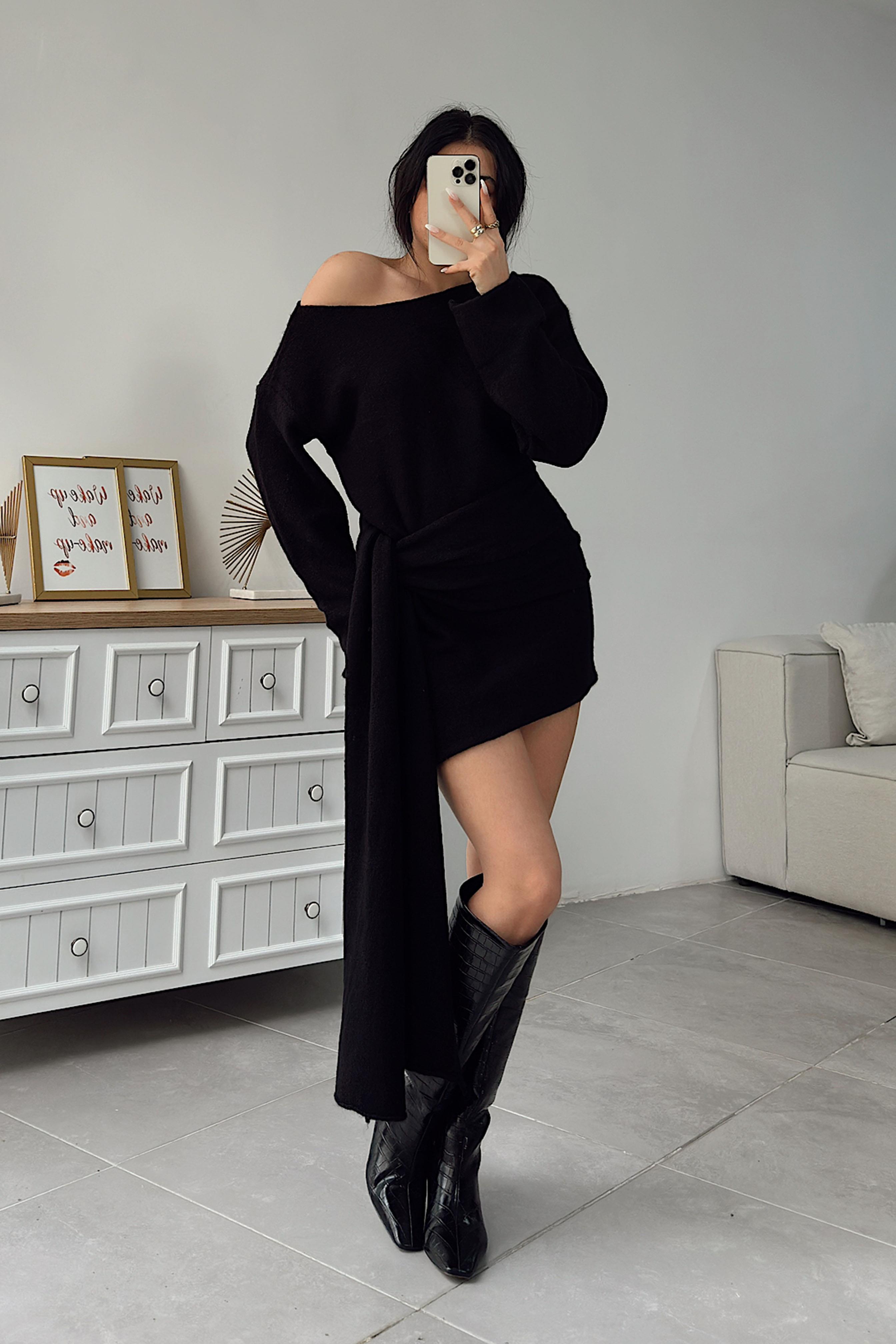 Premium Seri Tek Omuz Kuşak Detaylı Mini Triko Elbise Siyah