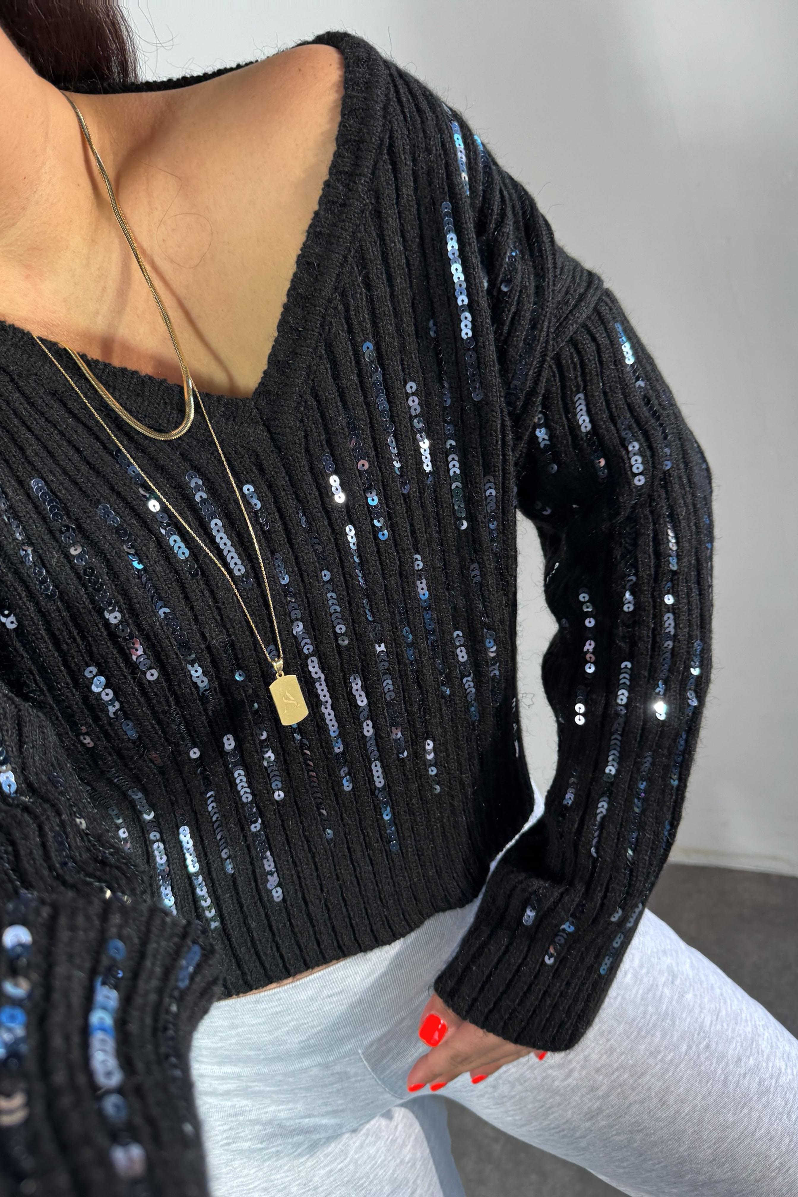 Pul Payet Geçişli V Yaka Crop Kazak Siyah