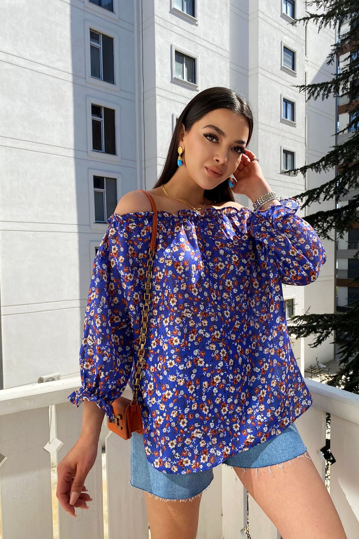 Saks Mavi Mini Çiçekli Madonna Yaka Ferlys Tasarım Bluz