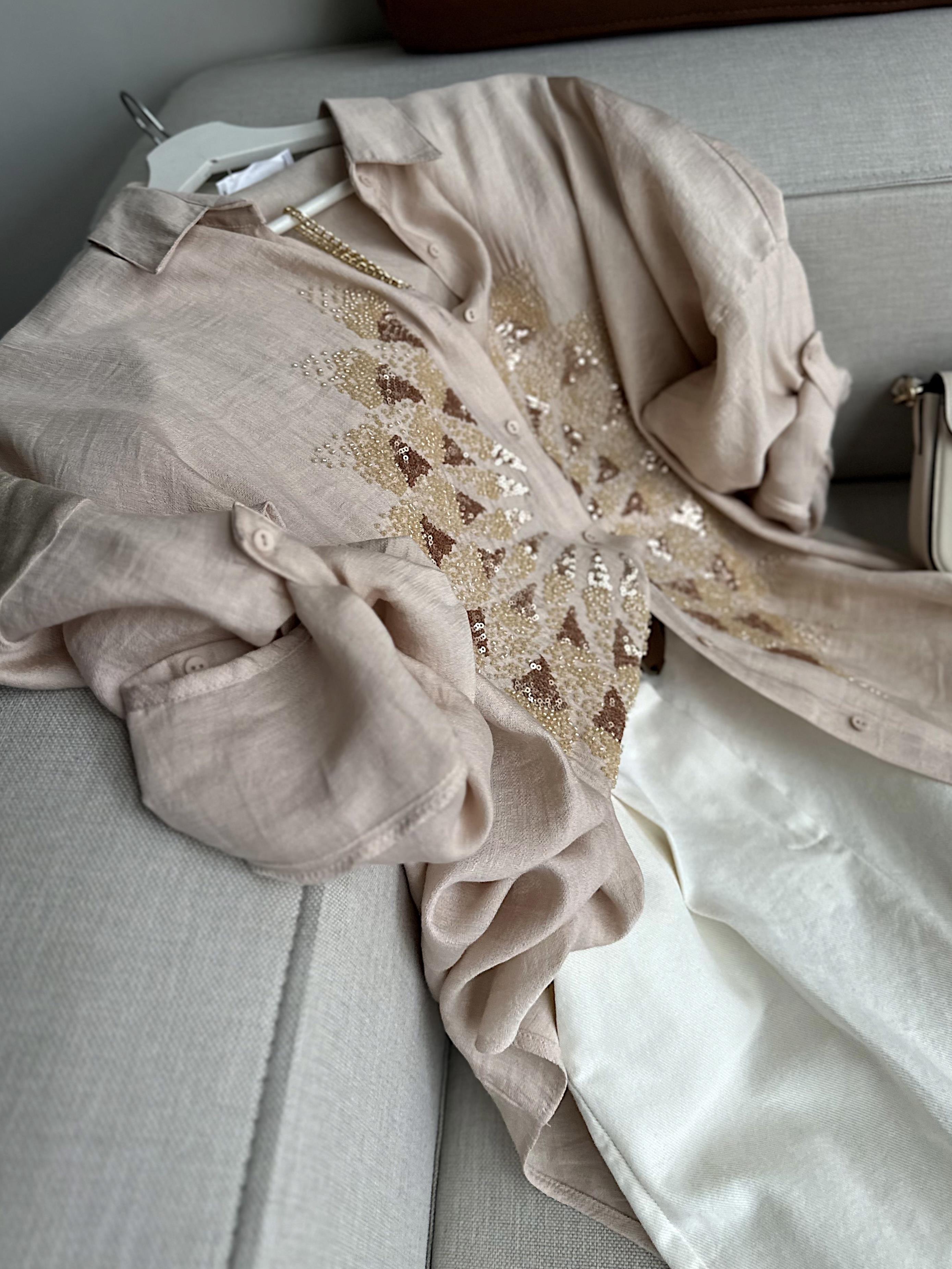 Taş Serpme Boncuk ve Pul İşlemeli Eftelya Gömlek