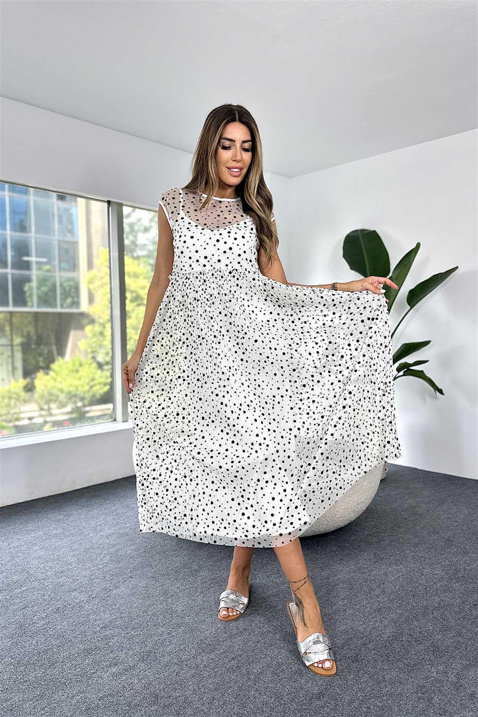 Tül Kumaş İçi Astarlı Pile Detay Puantiyeli Uzun Elbise Beyaz