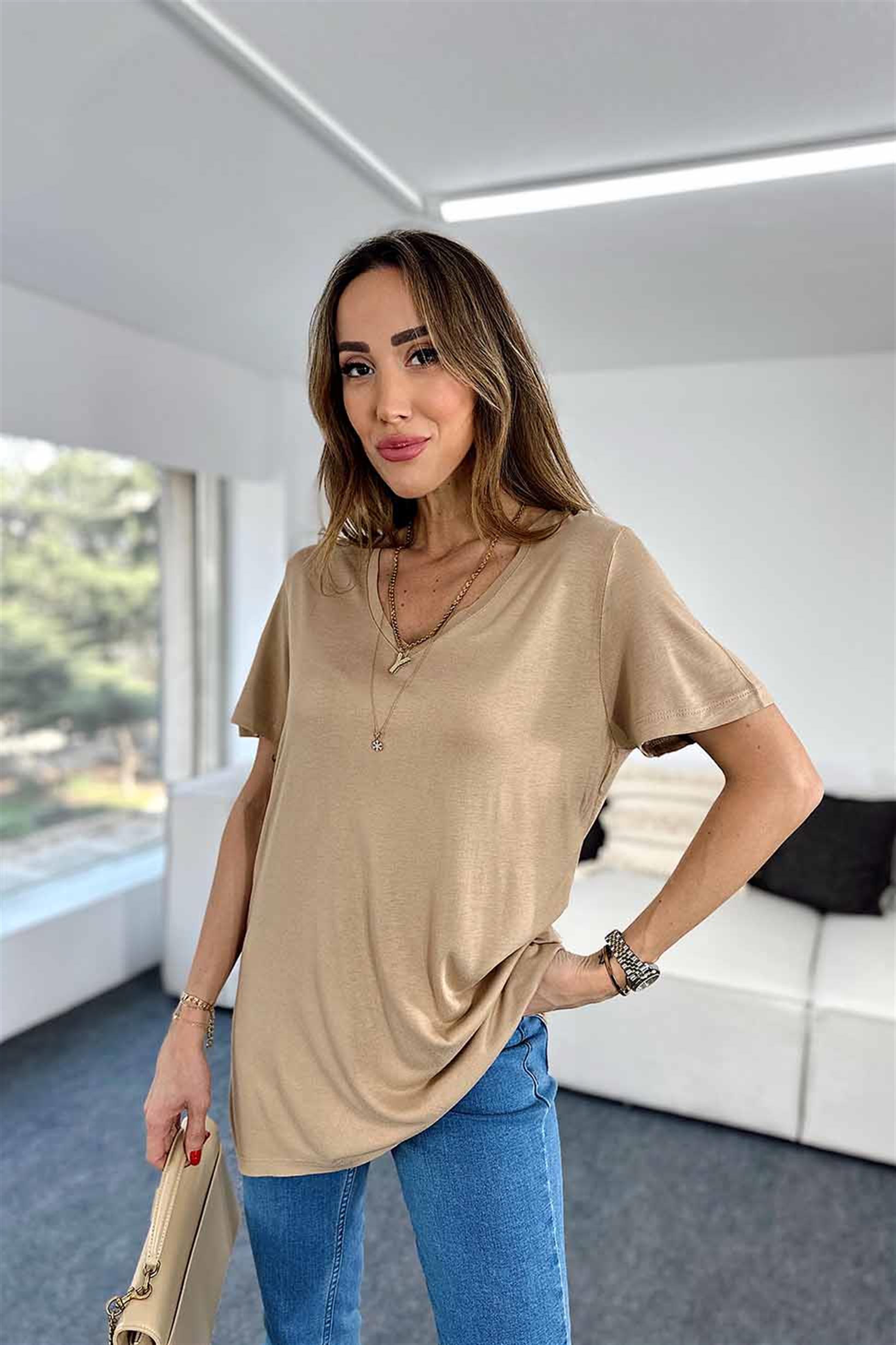 V Yaka Likralı Yuvarlak Kesim Basic Tişört Vizon