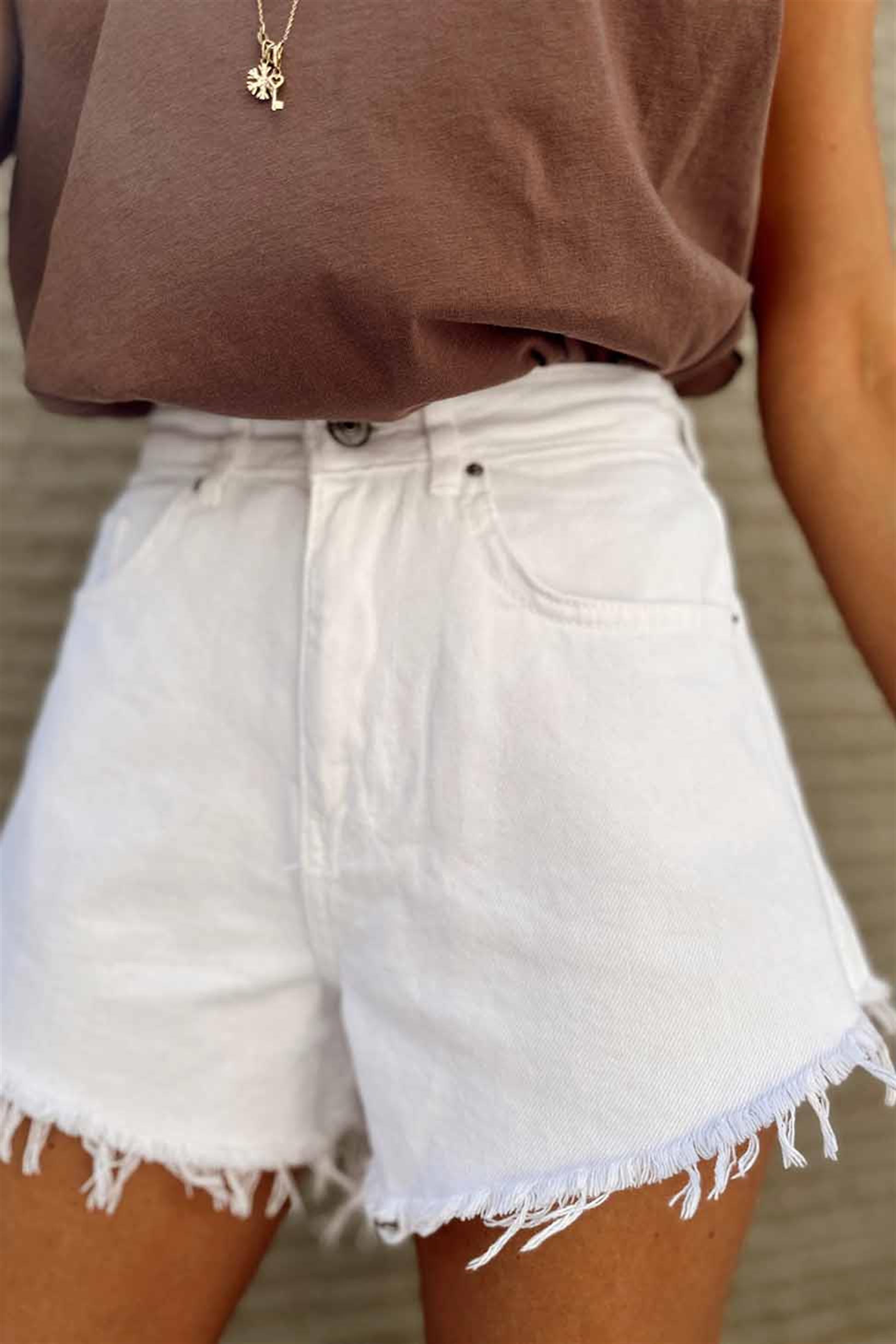 Verev Kesim Püskül Detay Denim Şort Beyaz · 6