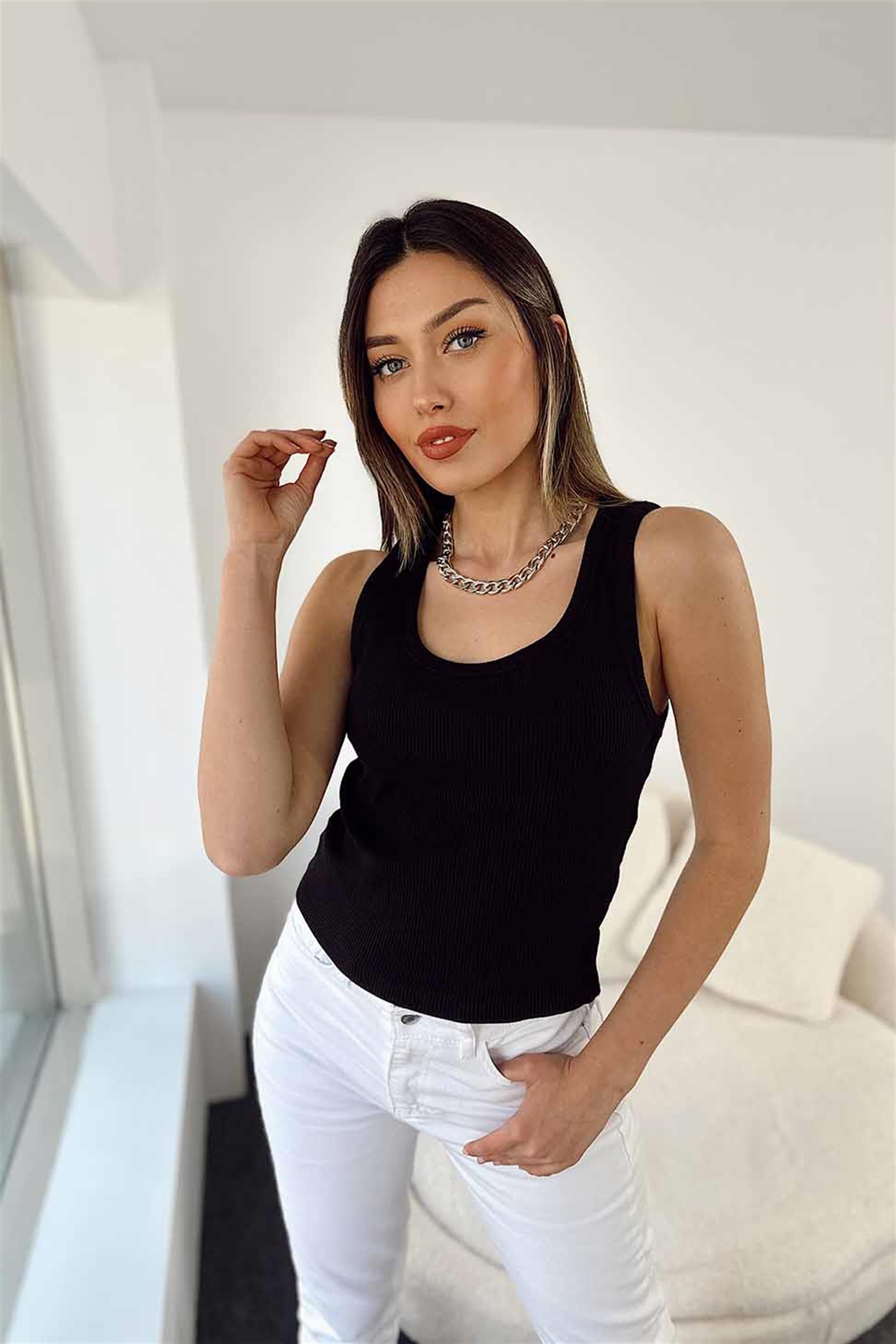 Yeni Model U Yaka Fitilli Atlet Siyah