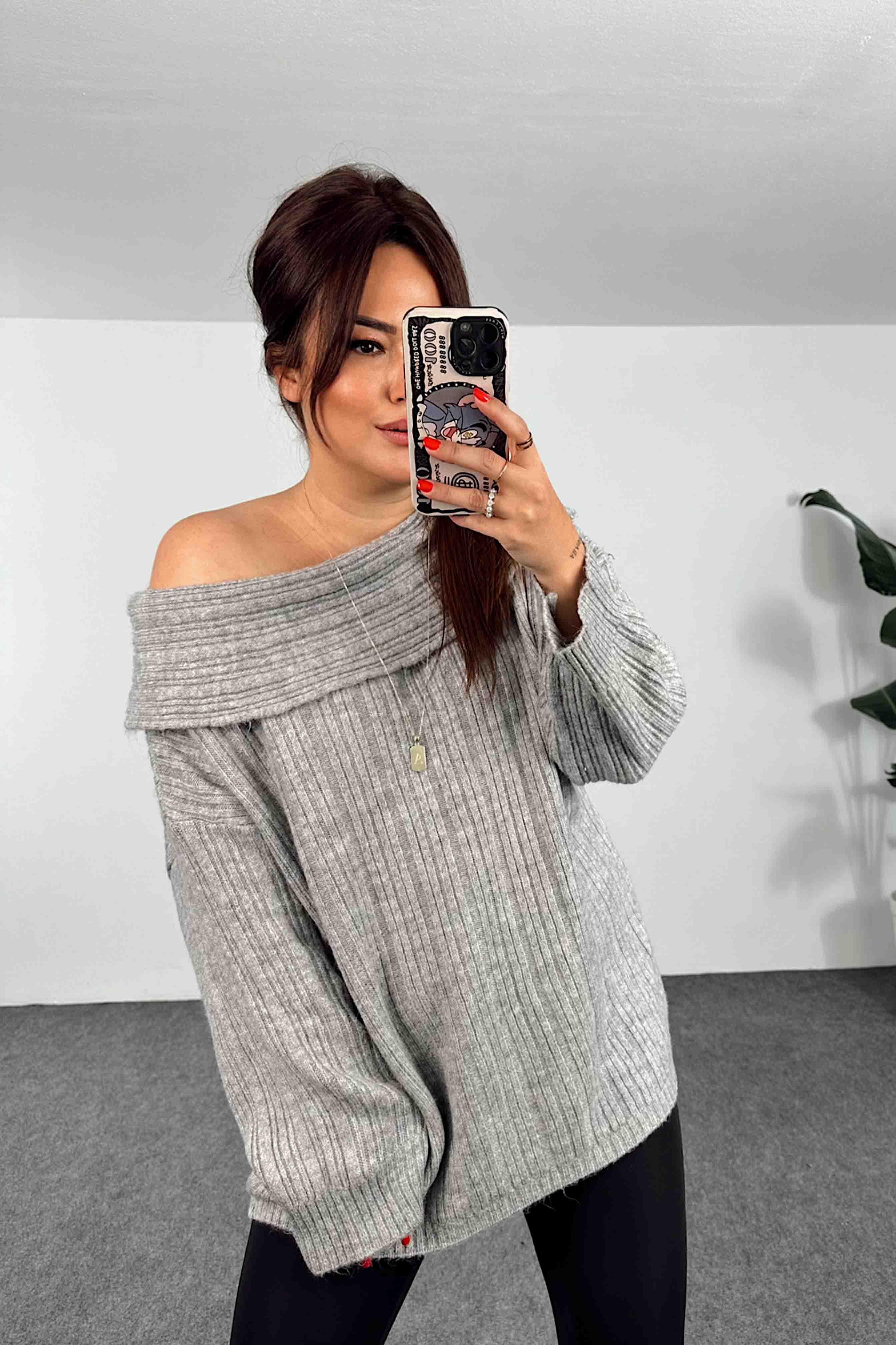 Yumoş Örme Geniş Madonna Yaka Kadın Kazak Gri