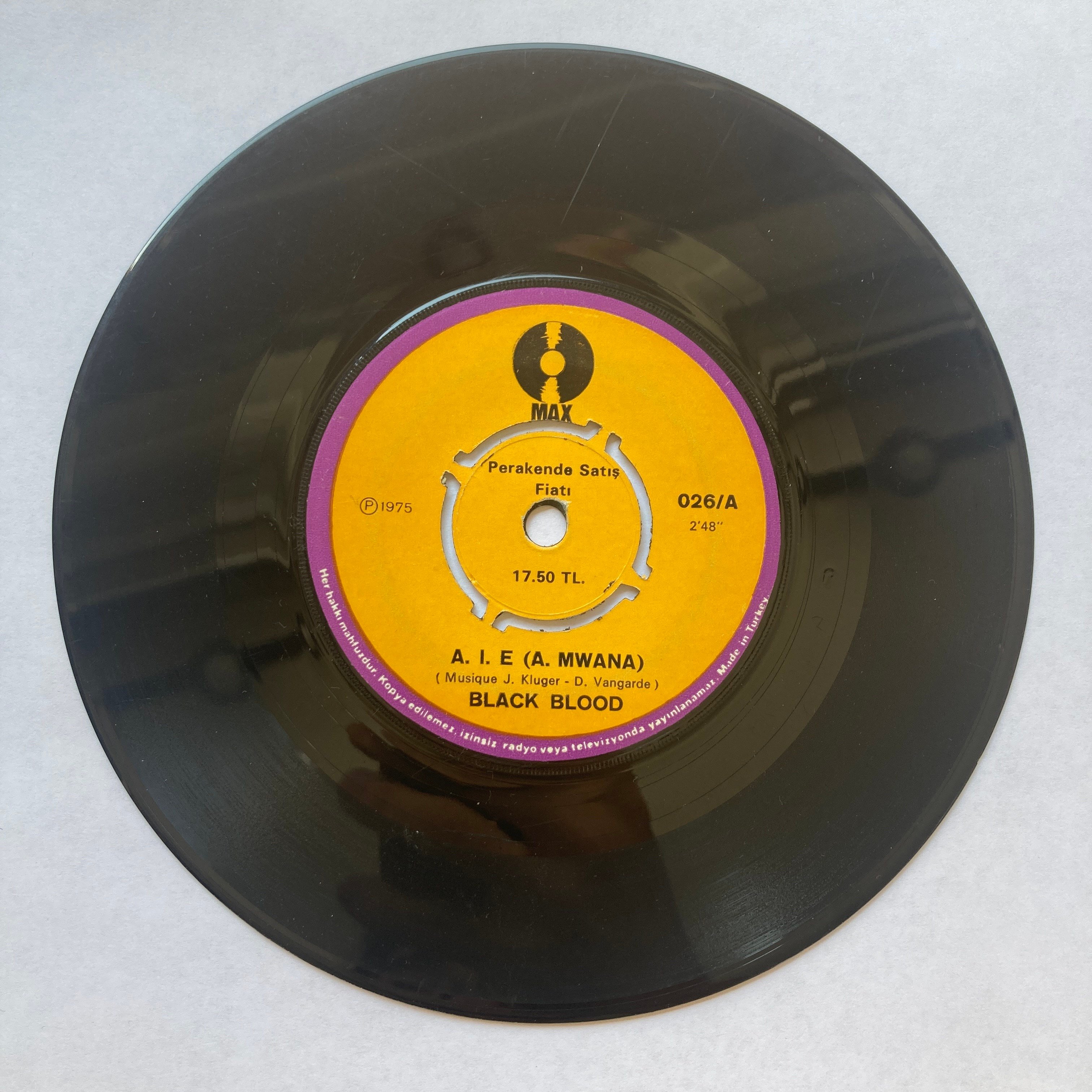 BLACK BLOOD – AHIE A MWANA / MARIE-THERESE