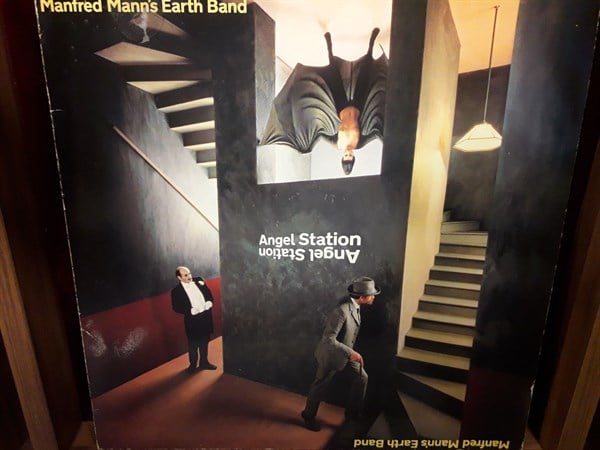 Angel station manfred. Манфред Манн Angel Station CD. Angel Station Manfred Mann’s Earth Band. Альбом Манфреда Манна Аngel's Station. Манфред Манн ангелы у ворот клип 73 года.