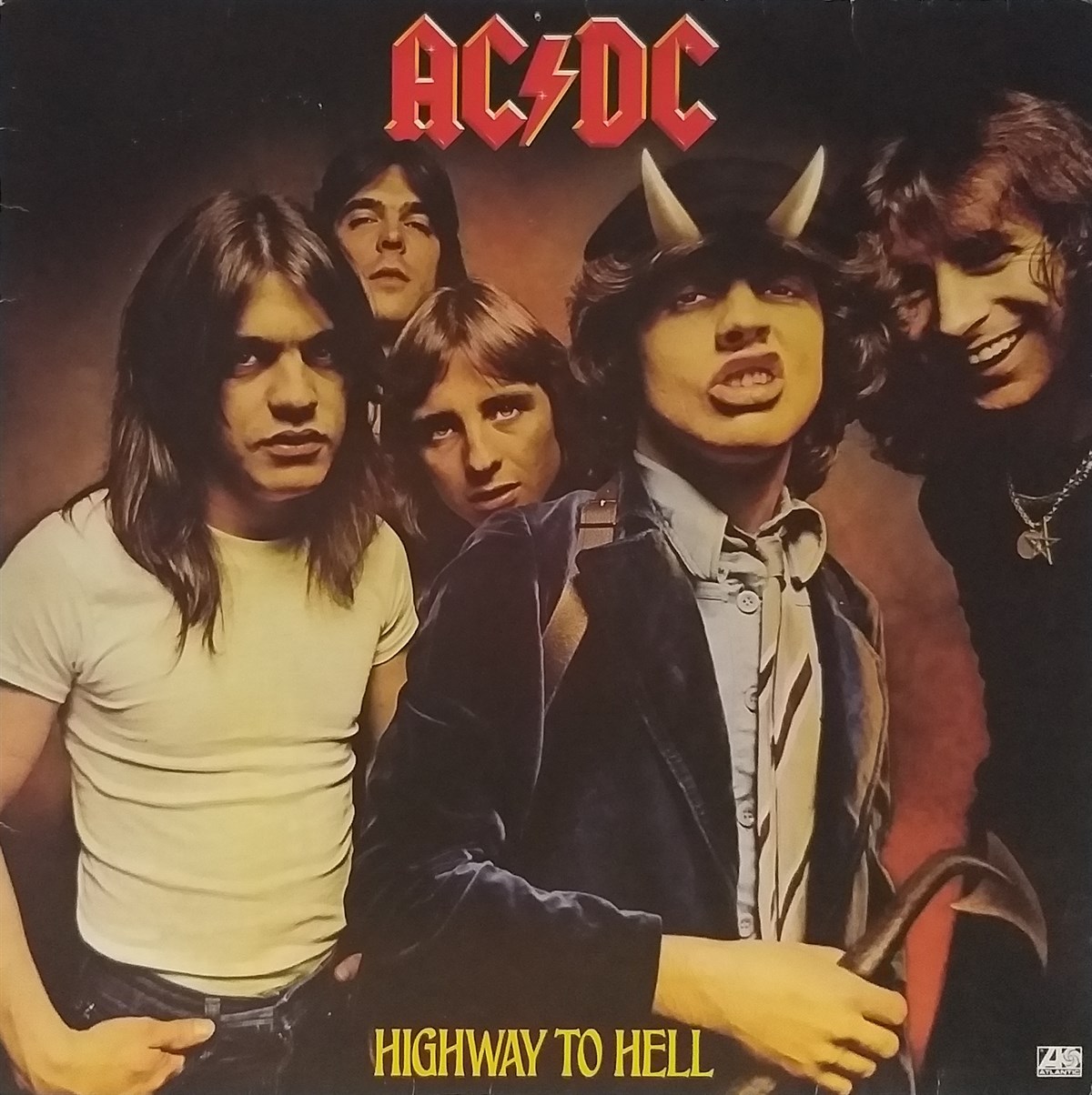 AC / DC - HIGHWAY TO HELL