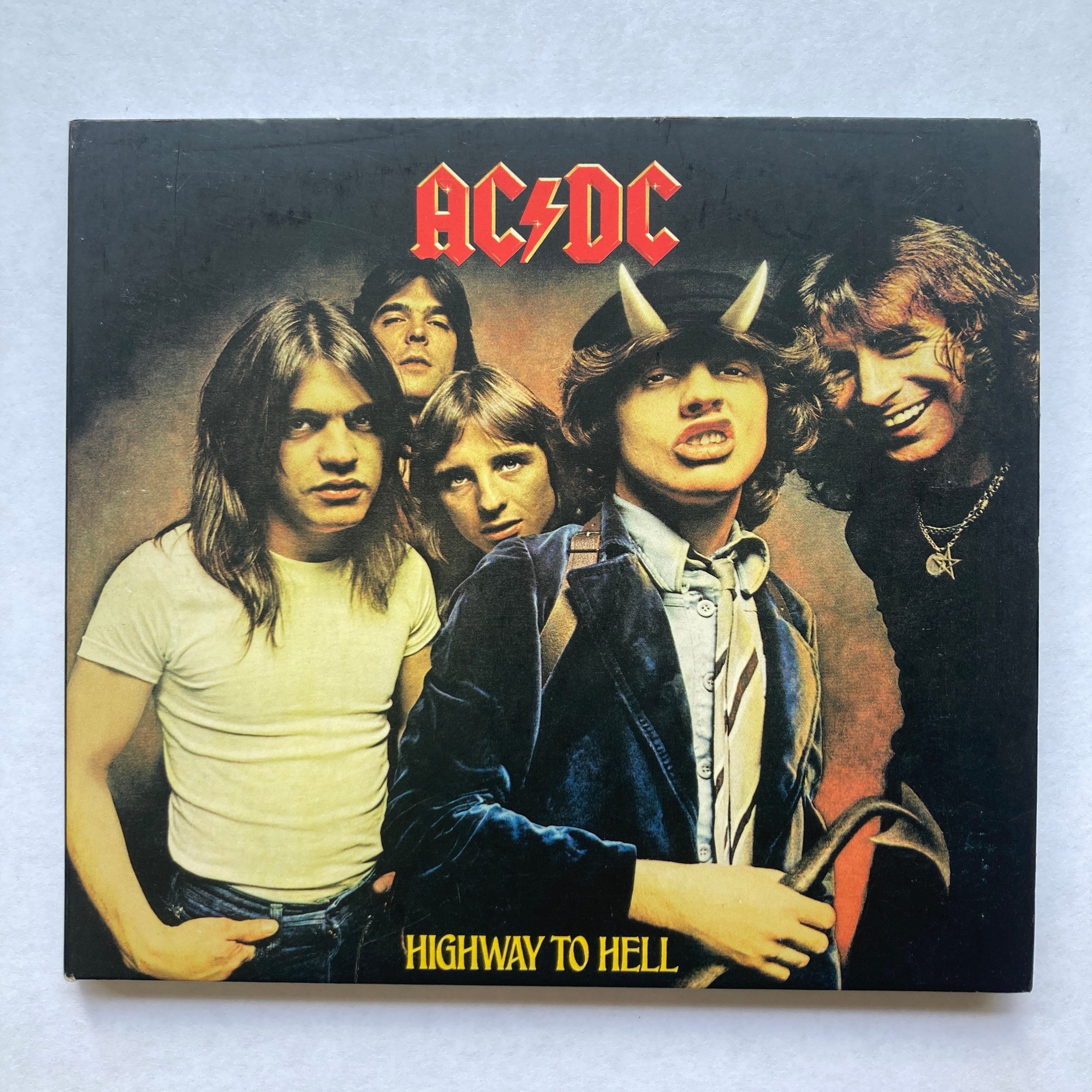 AC/DC – HIGHWAY TO HELL